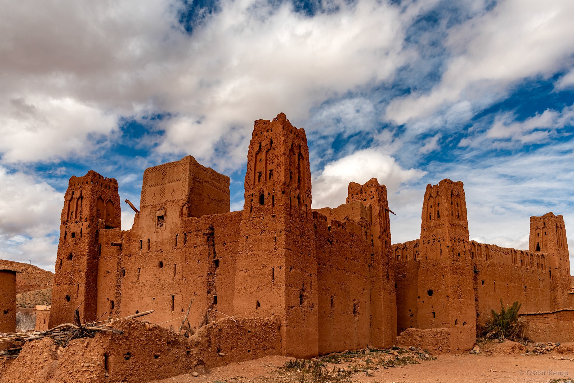 Dadés Gorges-Aït Arbi / Abandoned kasbah under bright sky [Marocco, 2025 02]