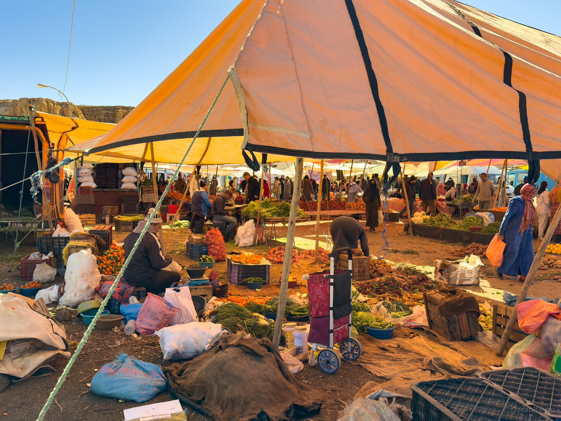 Timahdite-outdoor market / Fruit, vegetables and tubers for sale under the tents [Marocco, 2025 02]