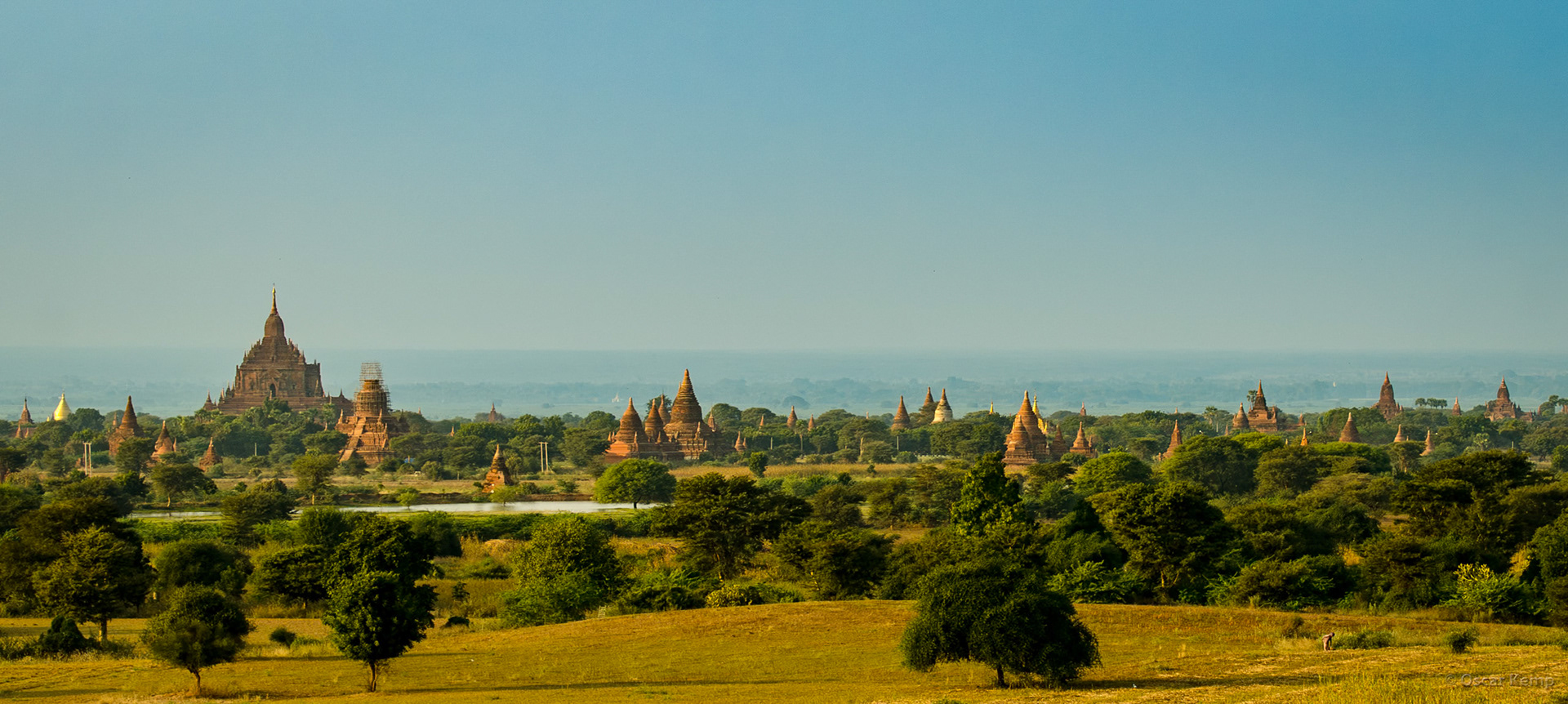 Pyathetgyi Pagoda, Bagan / Panoramic view over the plains of Bagan with some of the hundreds of ancient stupas, pagodas and temples [Myanmar, 2012 01]