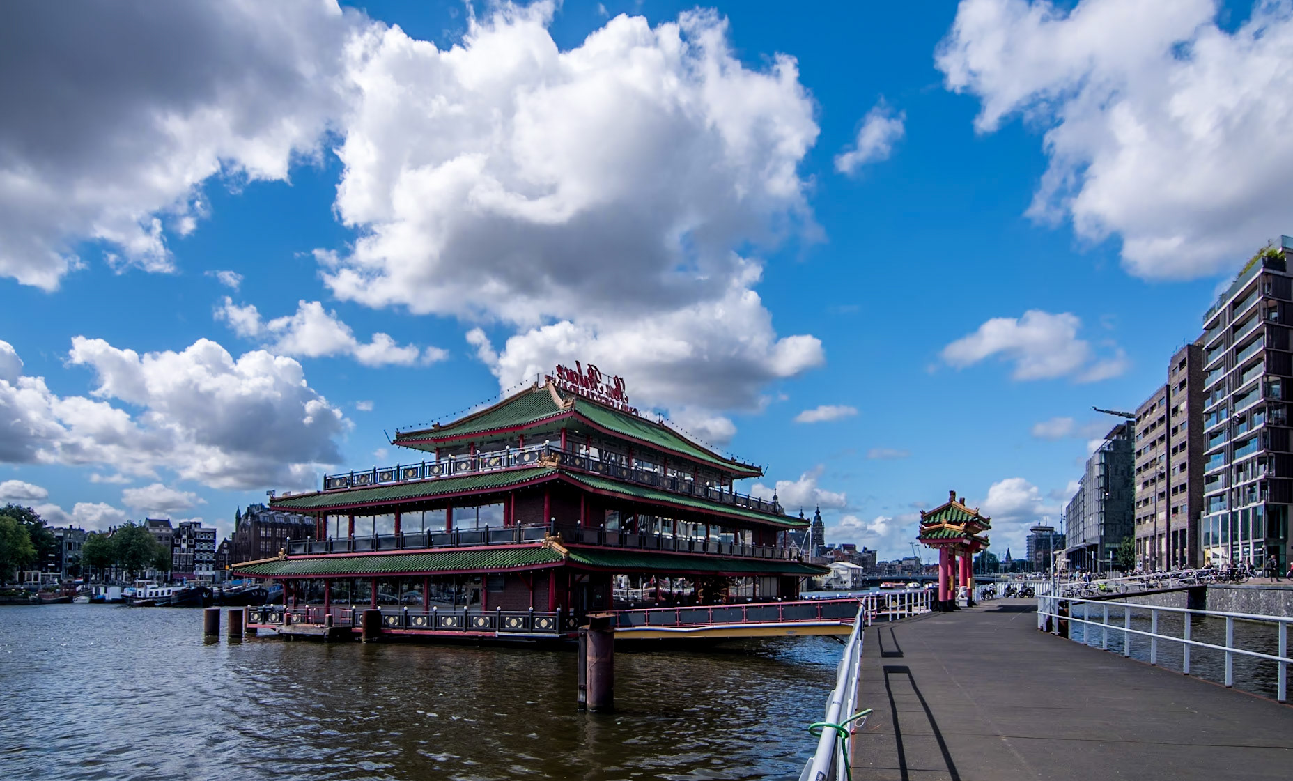 Chinees Restaurant Sea Palace bij Oosterdokkade