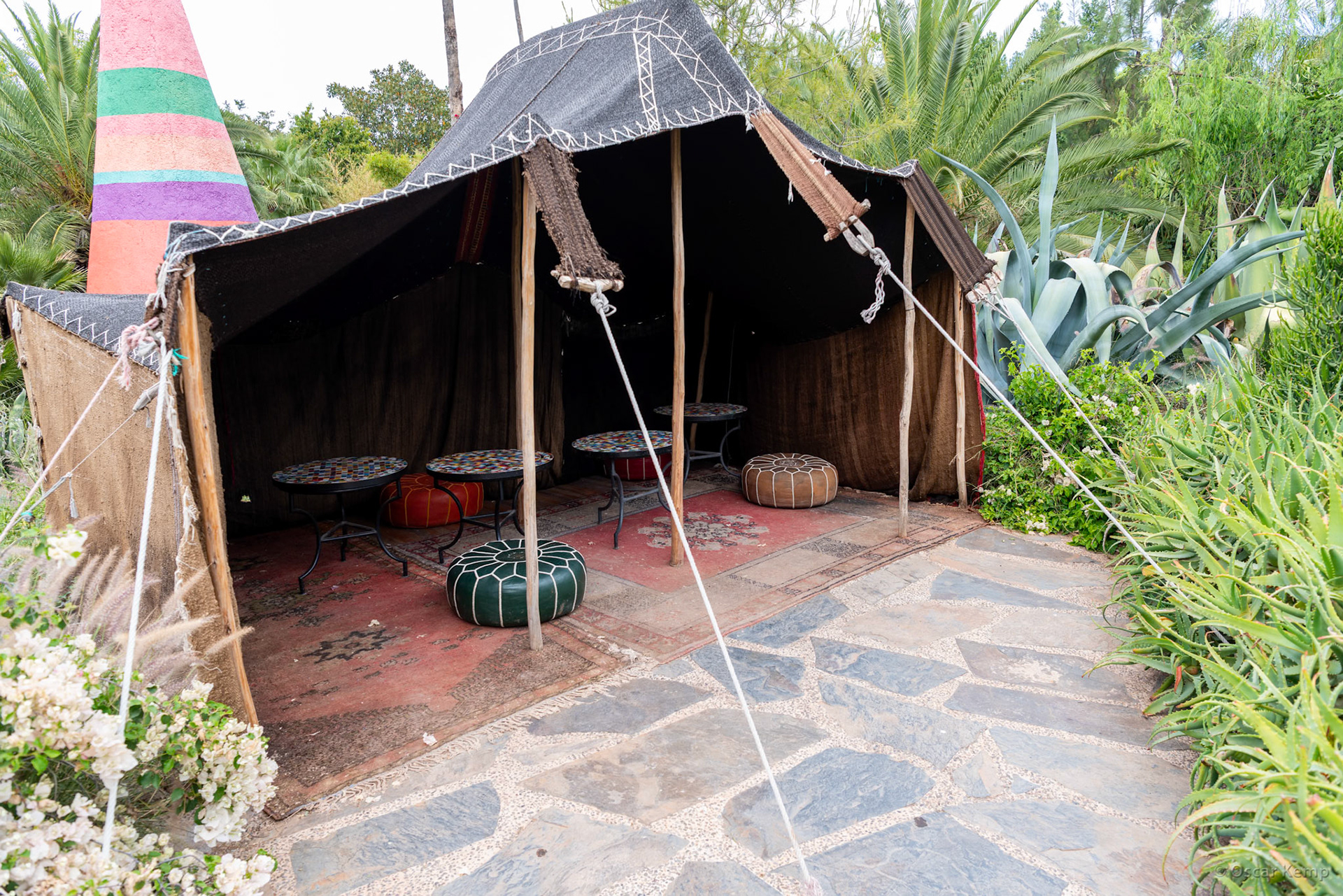 Anima (Andre Heller Garden)-Ait Tiguerte / Inviting tent in lush garden [Marocco, 2024 04]