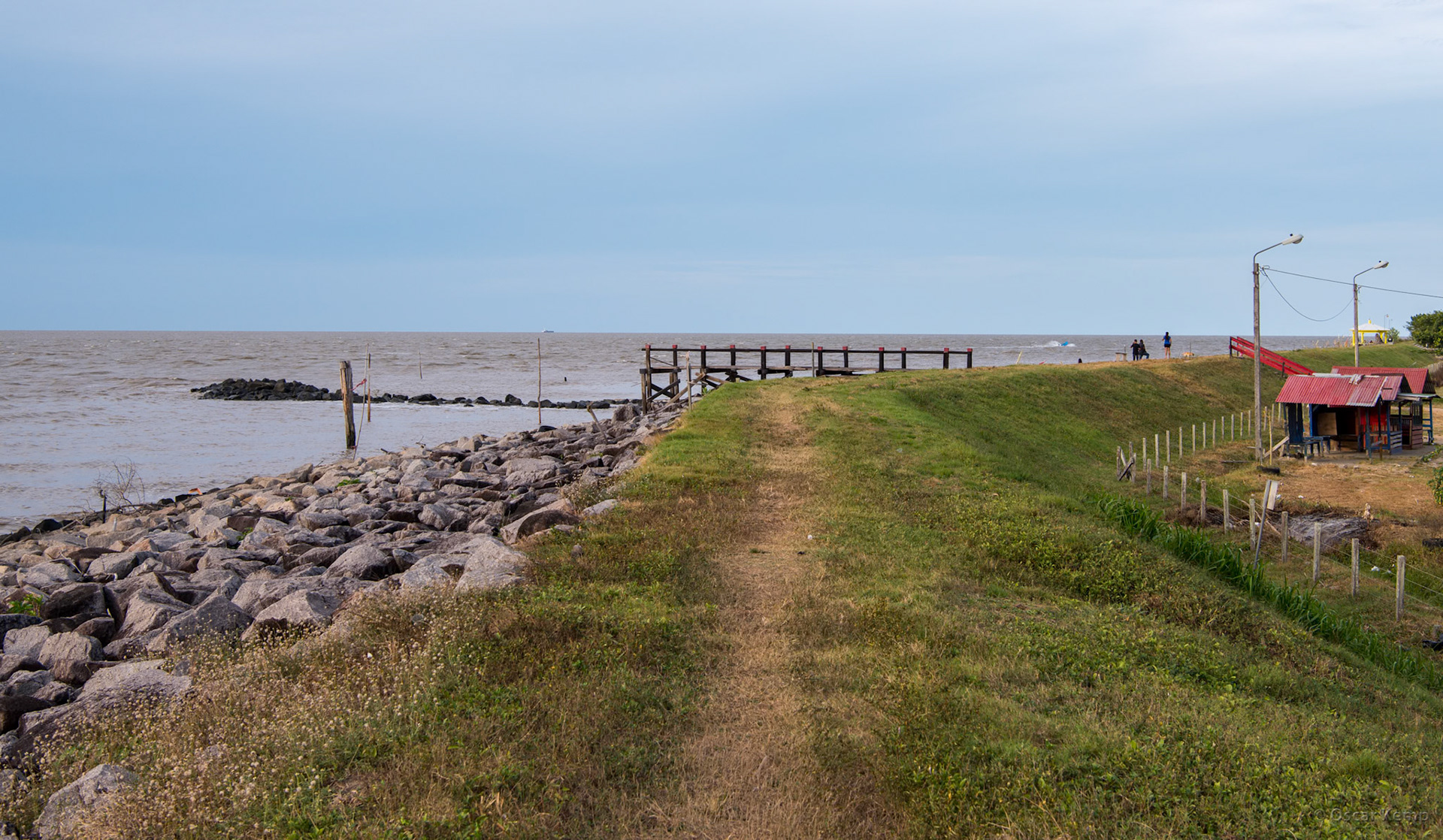 Zeedijk / Water barrier with a view of the mouth of the Corantijn on the Atlantic Ocean [Suriname/Nickerie, 2018 10]