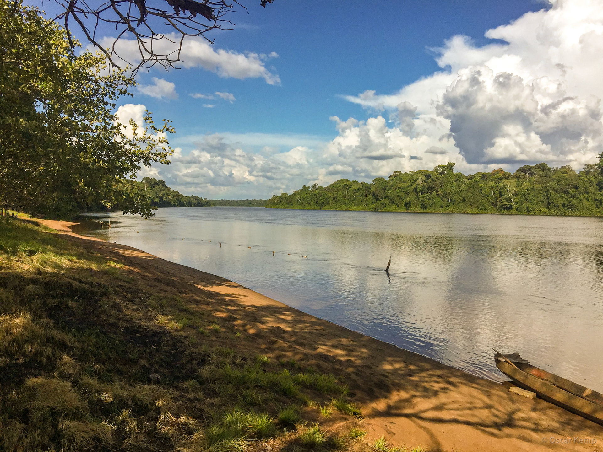 Babunhol ,  Suriname Rivier / Upstream view from Resort's beach  [2018 10]