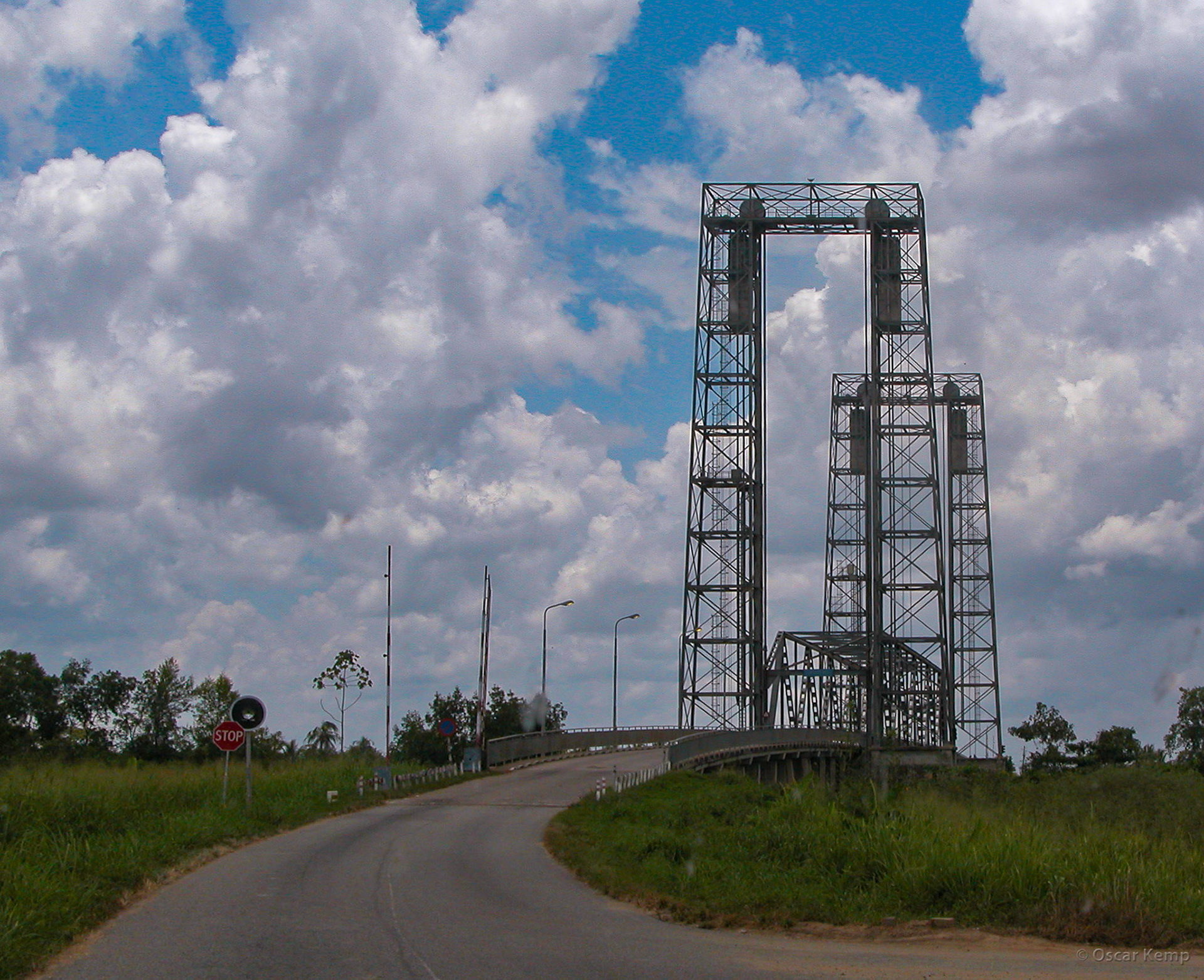 Oost-West Verbinding, Henarpolder / Henar bridge crossing Nickerie Rivier [Suriname, 2004 09]