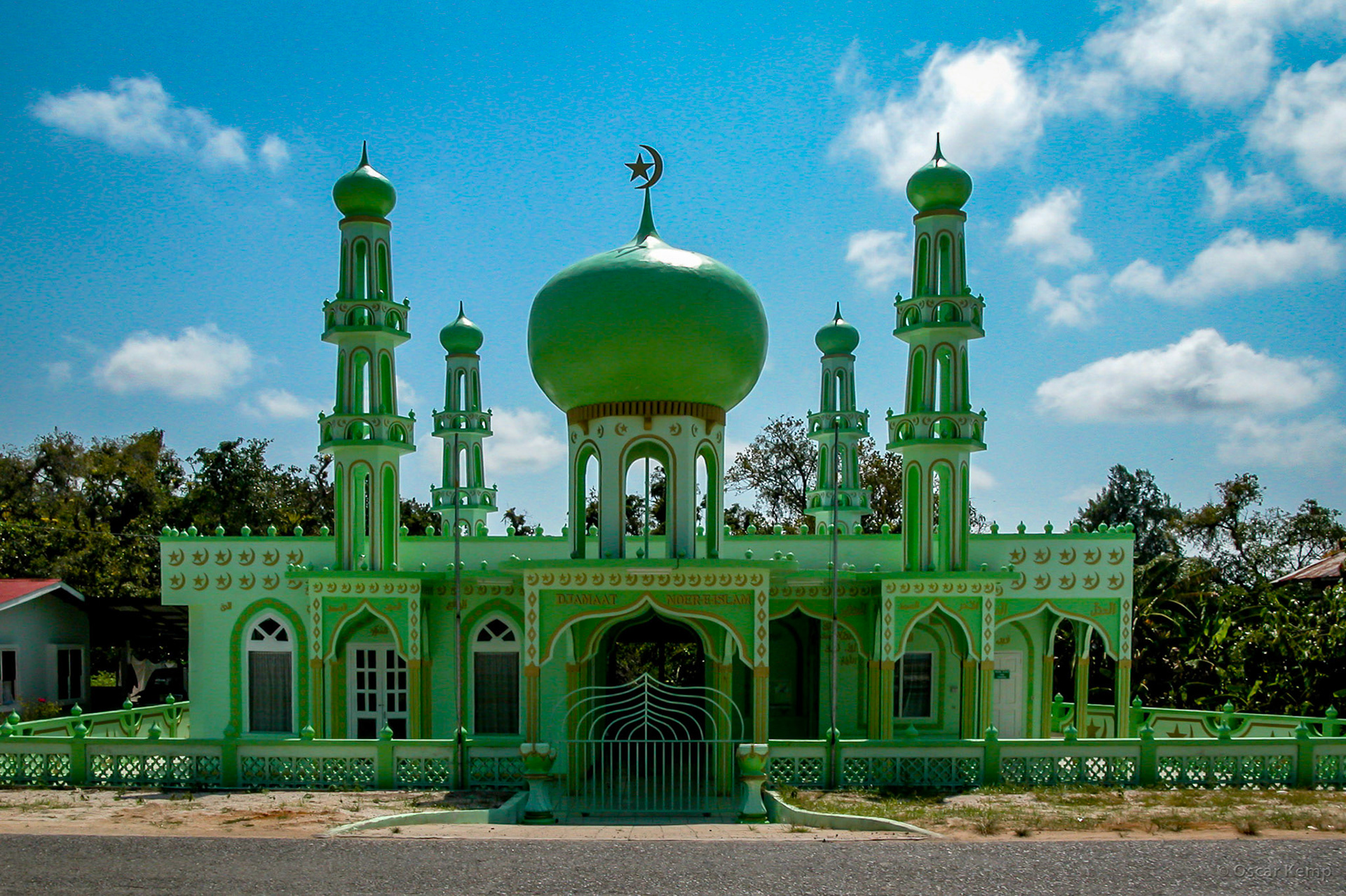 Meerzorg / Remarkable mosque @ Commisaris Thurkowweg [Suriname, 2004 09]