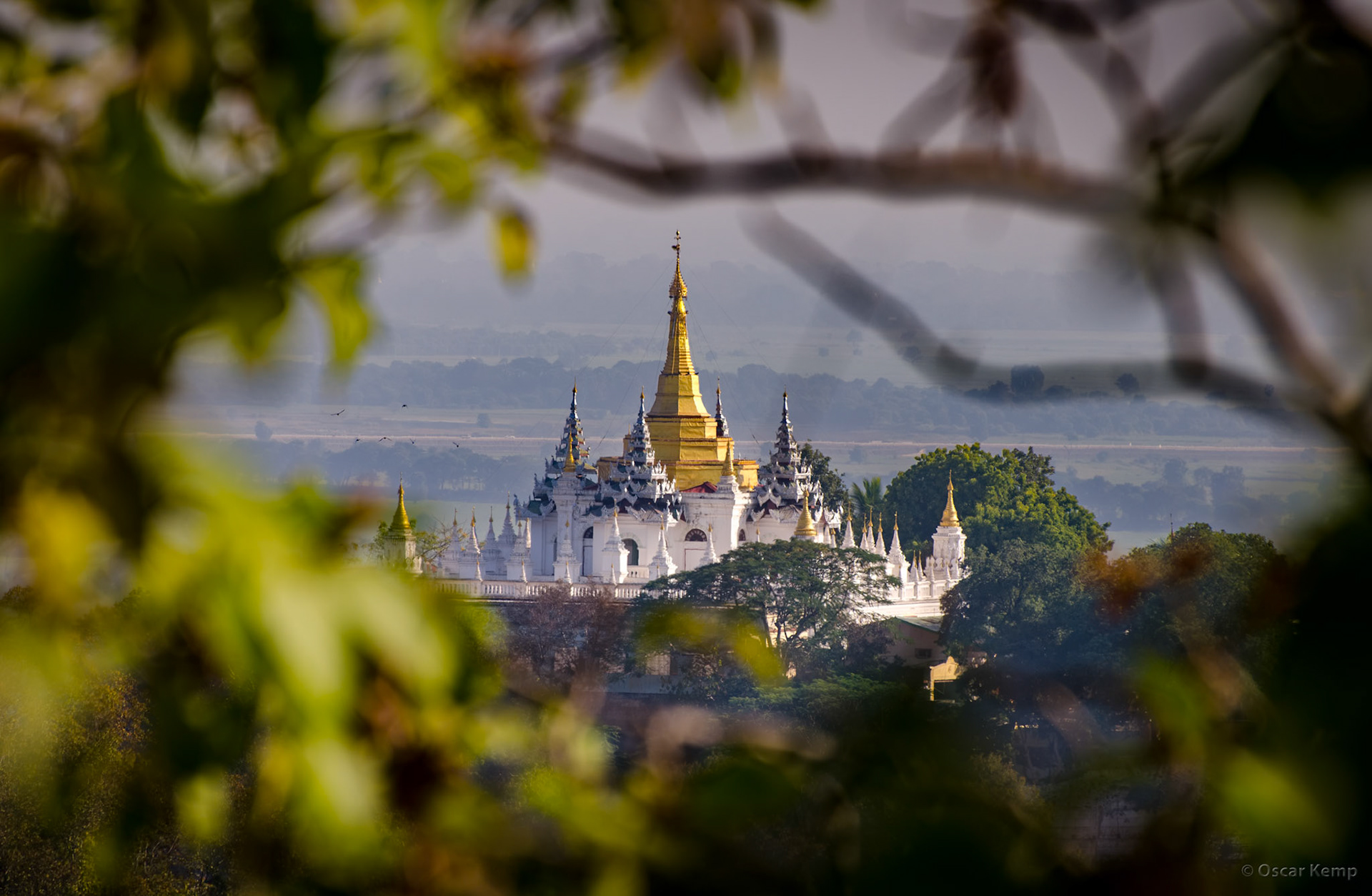 Shun Oo Pu Nya Shin Pagoda/ Beautiful well-maintained Pagoda that also serves as a Buddhist monastery [Myanmar, 2012 01]