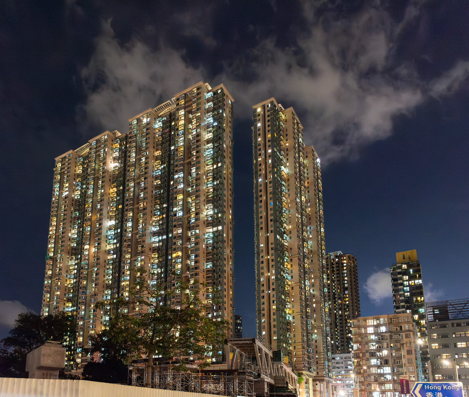 Kai Tak-Olympic Ave / Huge residential tower near extensive sports complex [China, 2025 05]