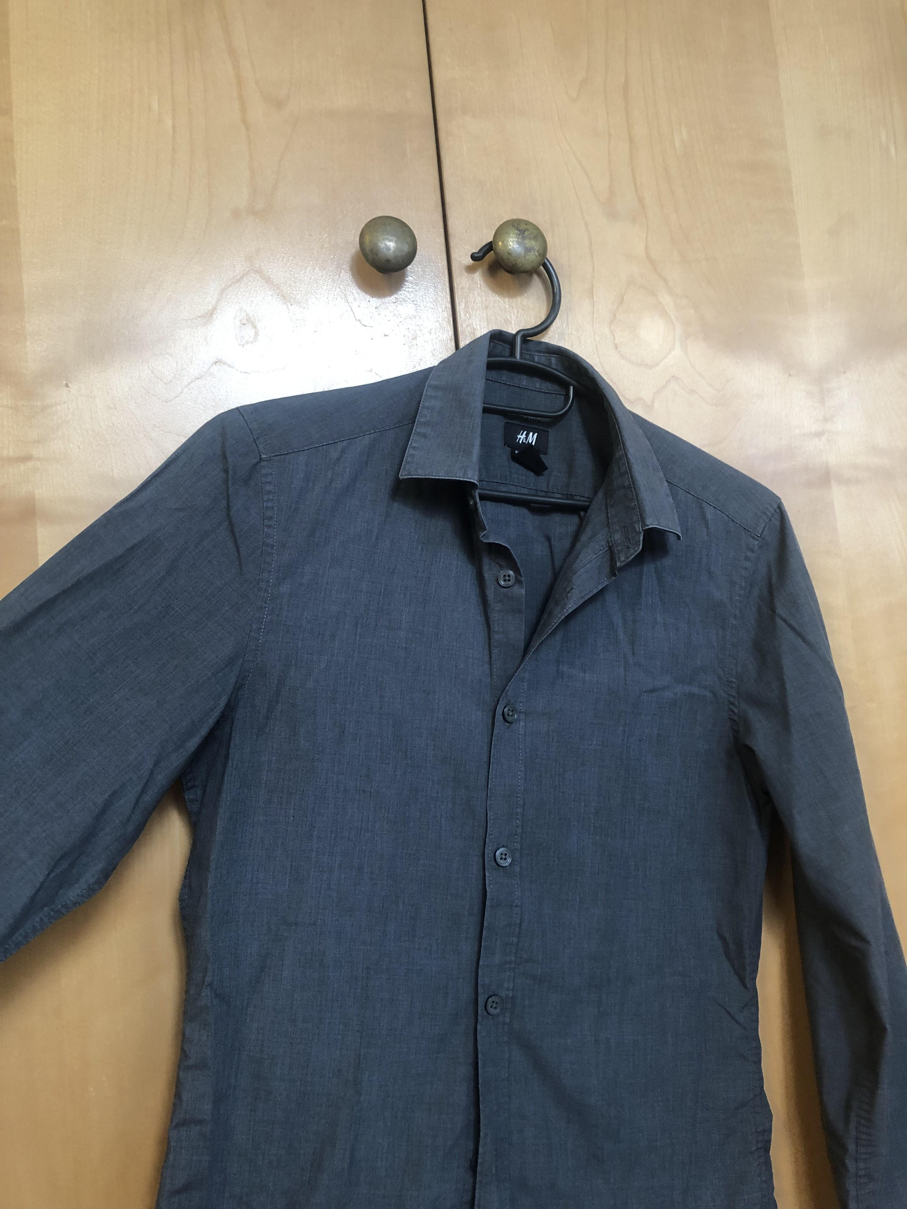 10 € - navy shirt - easy iron and SFW! brand: h&m size: XS blessed with crazy sexy screenprinting.