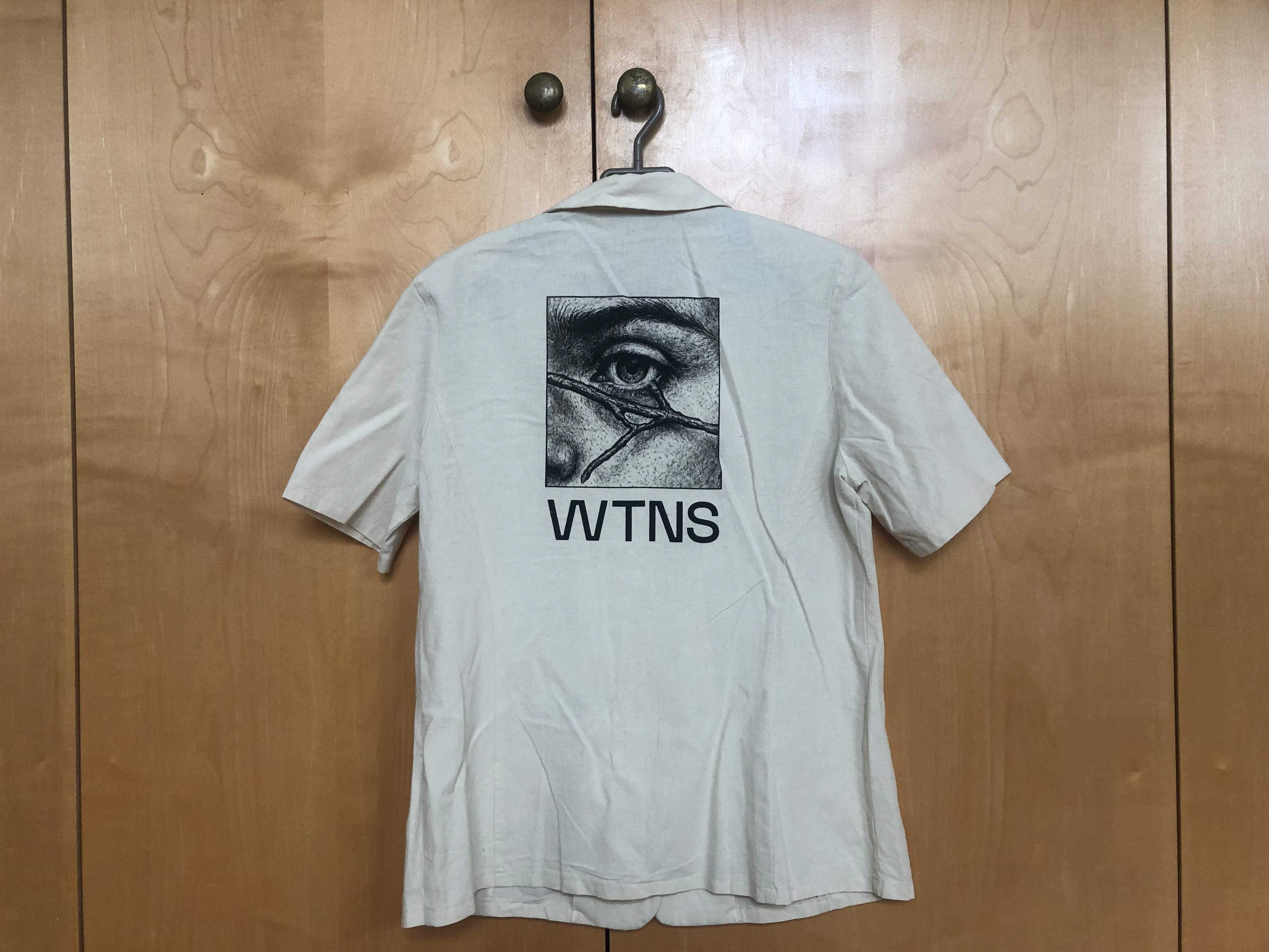 25€ - light beige shirt, deluxxe feel - beautiful shirt to go around town in, with shoulder pads (personal favorite!!) brand: canda size: 40 material: 100% cotton blessed with crazy sexy screenprinting.