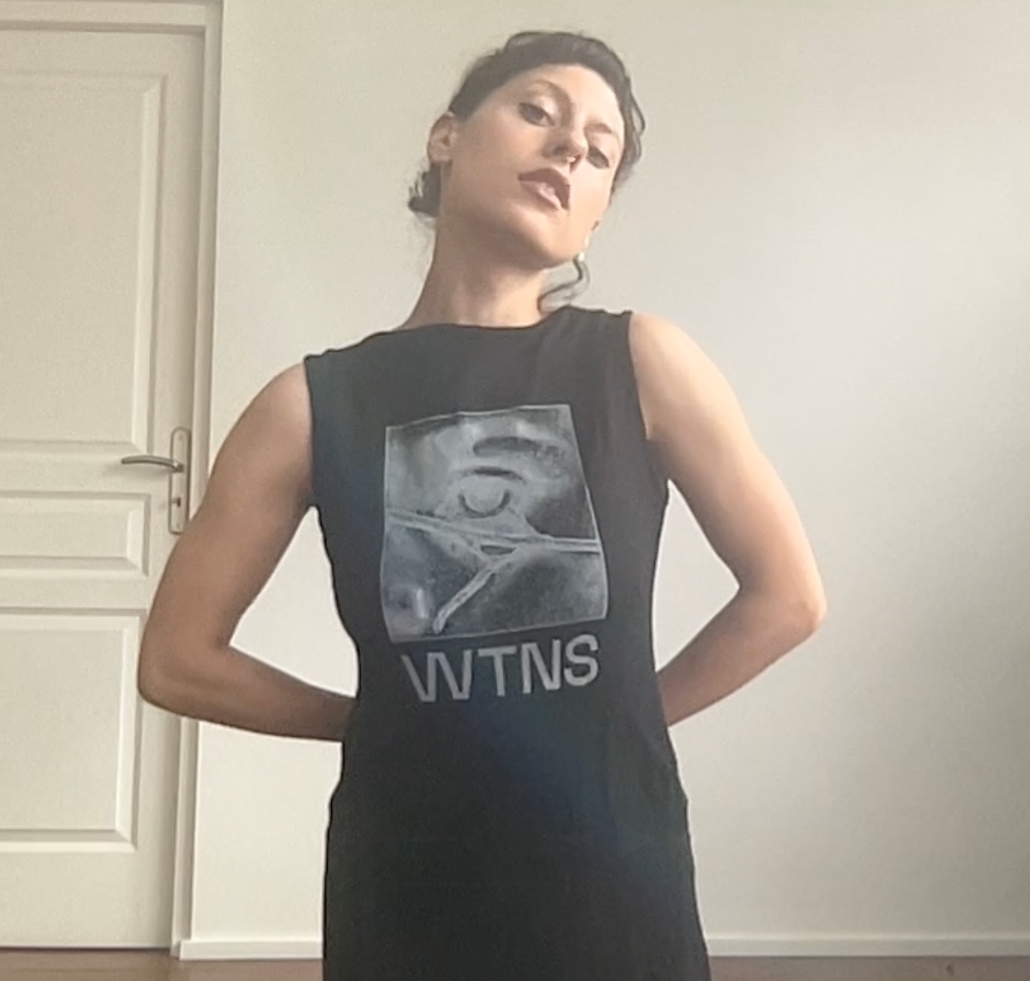<3
