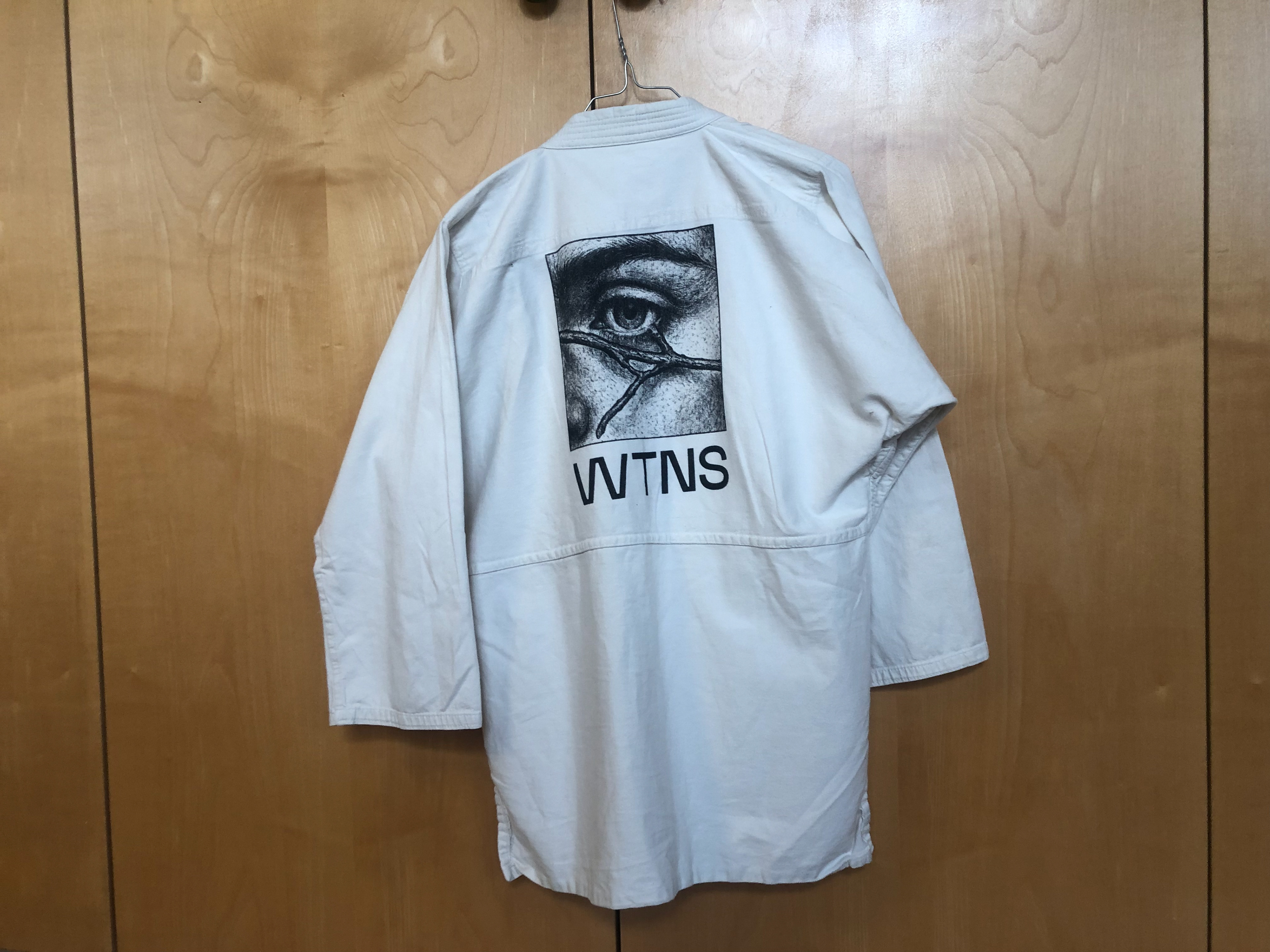 20 € - white kimono - ready to karate the wind!! brand: some sport kimono brand (great build xx) size: S blessed with crazy sexy screenprinting.