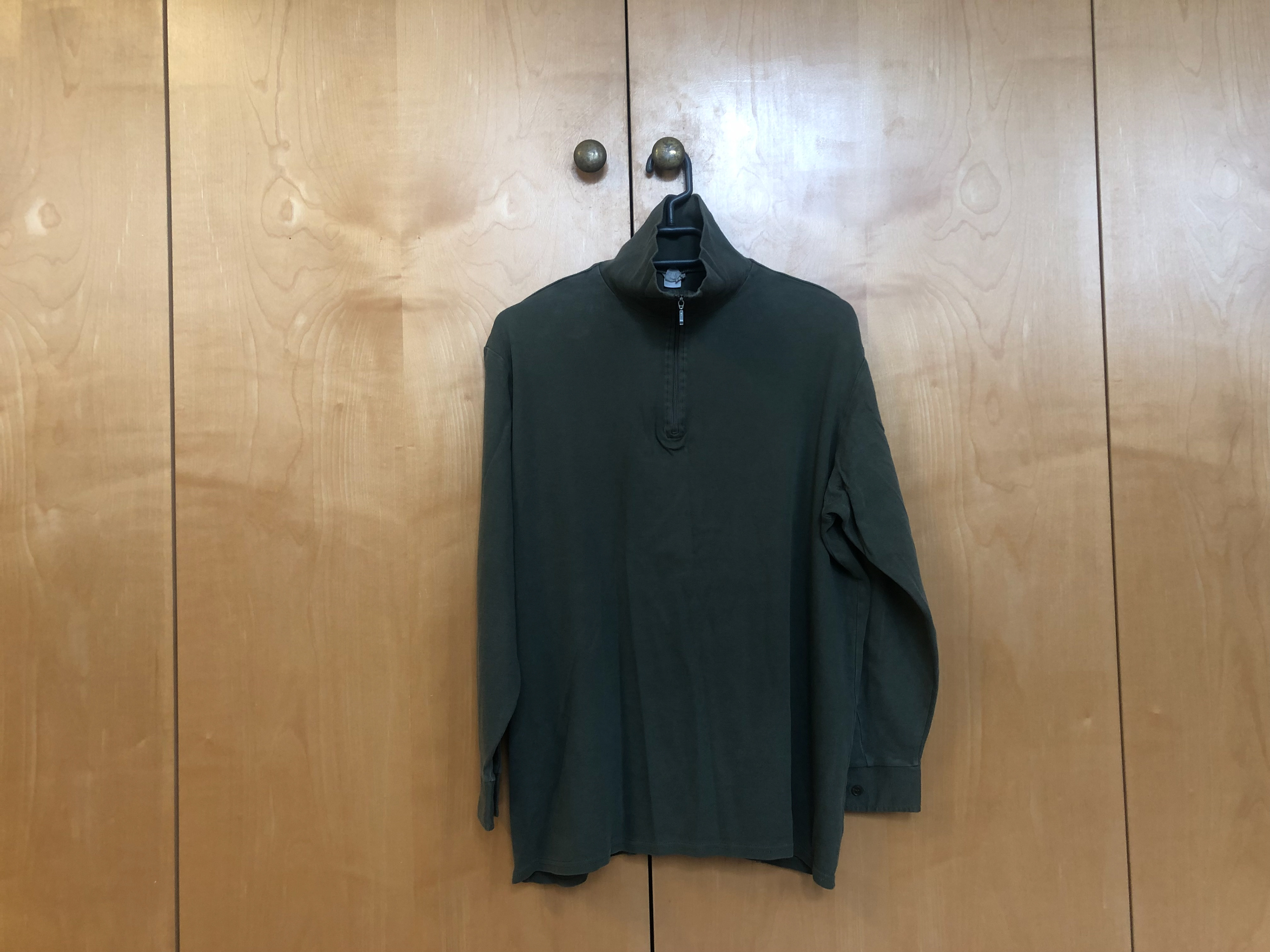 15 € - dark green sweater - perfect for light protection xx brand: no idea... size: i think XL! blessed with crazy sexy screenprinting.