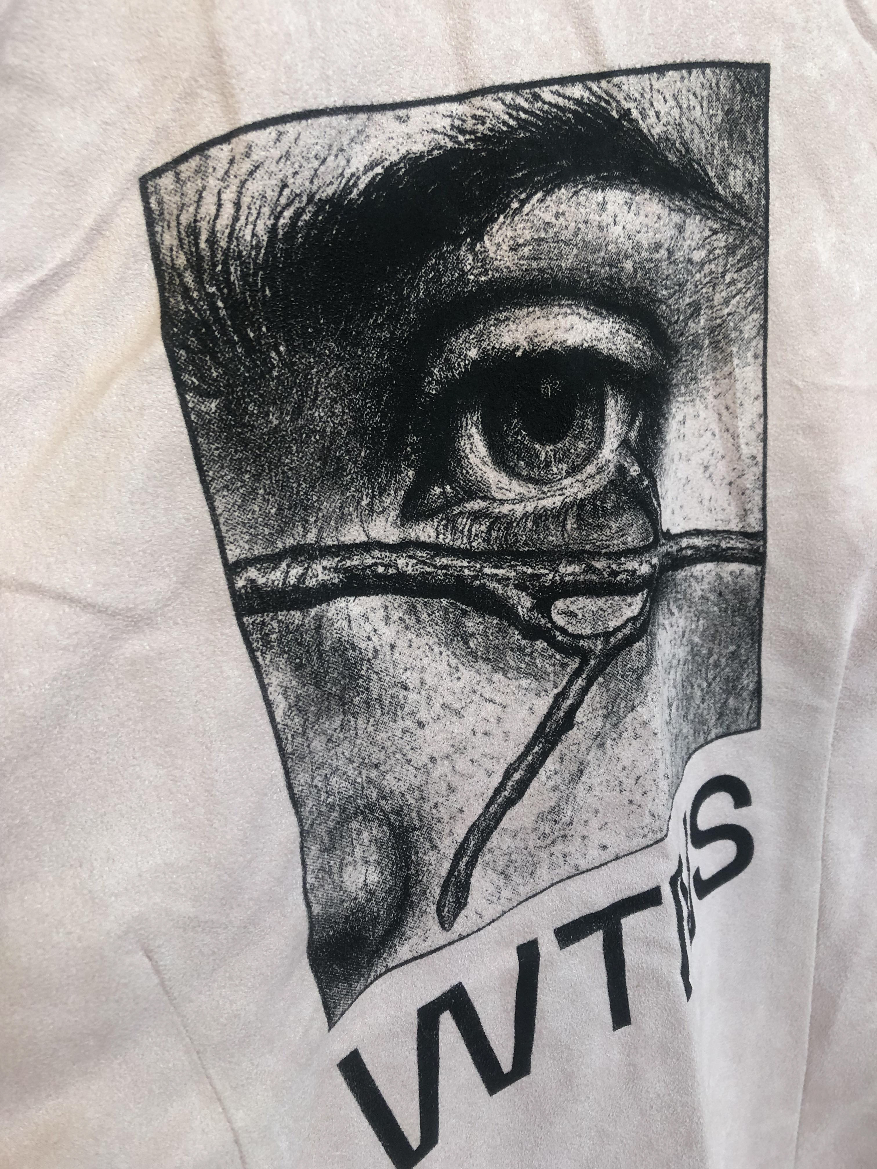 15 € - baby pink suede shirt - soft, pretty ruffled sleeves xx brand: Burton size: 40 (pls forgive the poor ironing skills, it looks perfect ironed!) blessed with crazy sexy screenprinting.