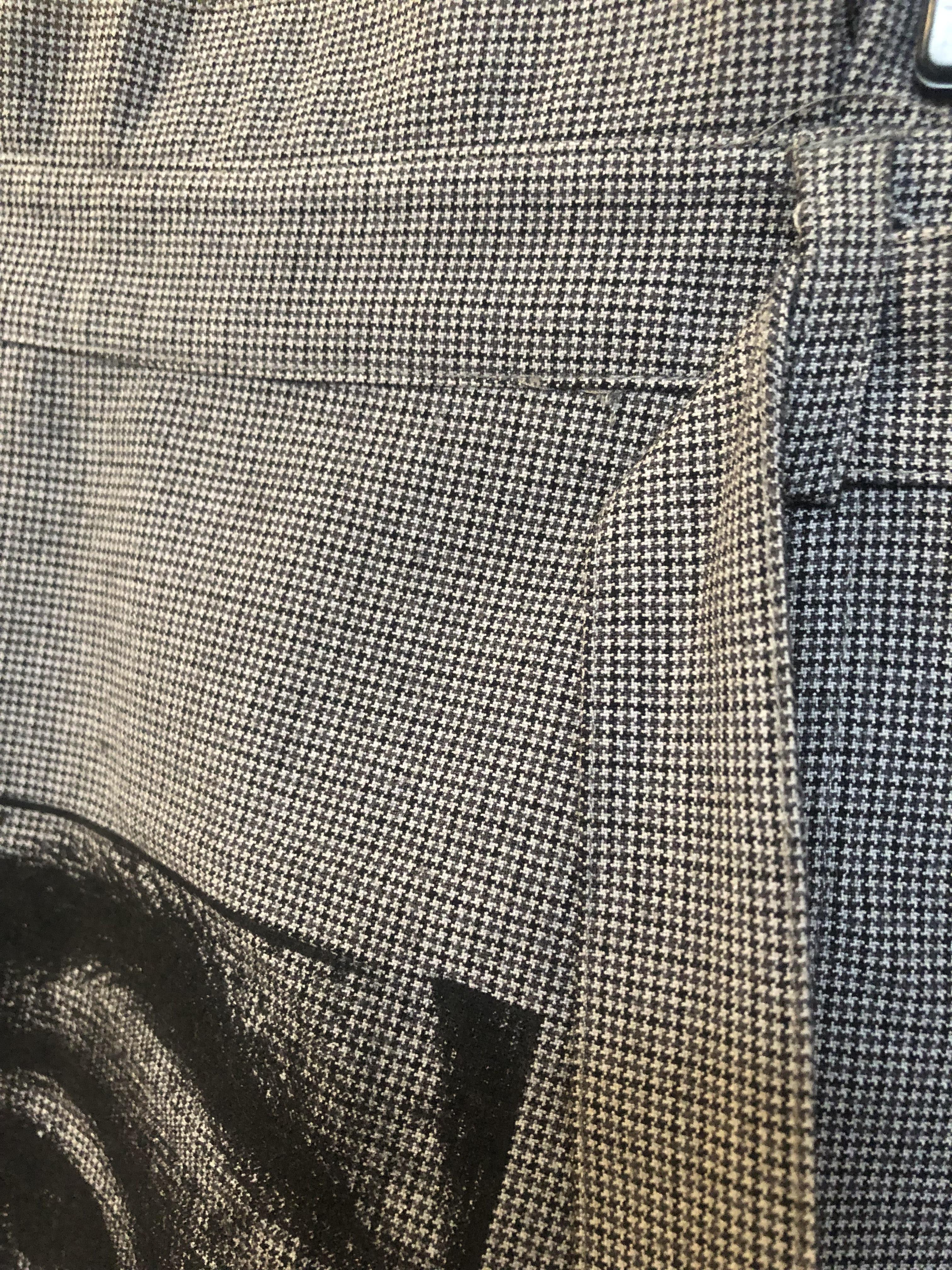 15 € - houndstooth skater skirt - elegant, flowy and very comfy with built-in belt brand: in extenso size: 38 women blessed with crazy sexy screenprinting.