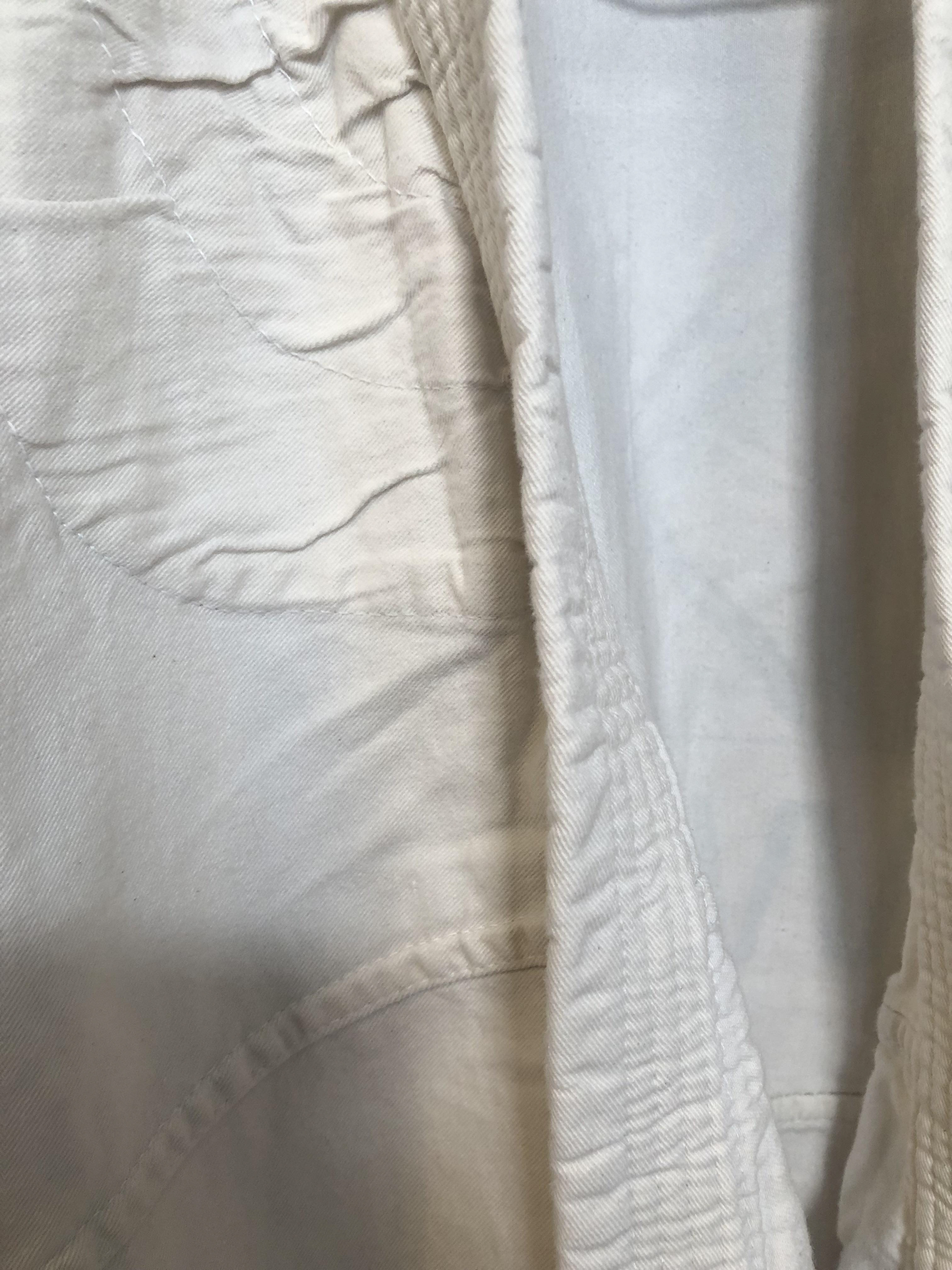 20 € - white kimono - ready to karate the wind!! brand: some sport kimono brand (great build xx) size: S blessed with crazy sexy screenprinting.