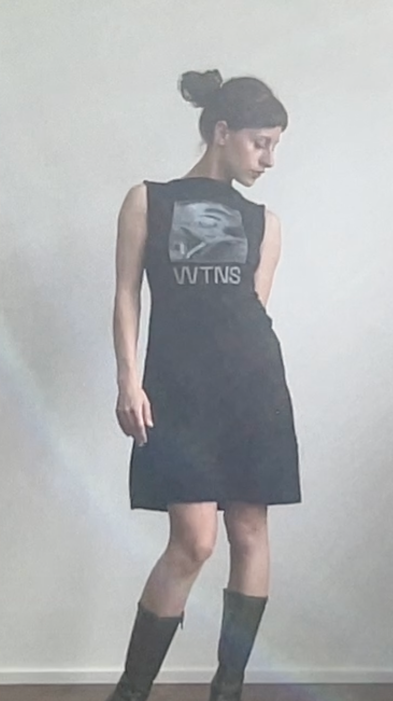 20 € - midi adorned dress - adorned and adorable, with built-in belt buckle. brand: fille à suivre size: S blessed with crazy sexy screenprinting.