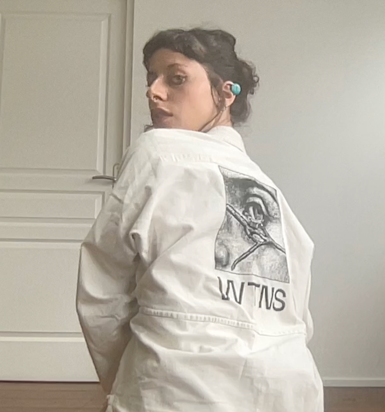 20 € - white kimono - ready to karate the wind!! brand: some sport kimono brand (great build xx) size: S blessed with crazy sexy screenprinting.