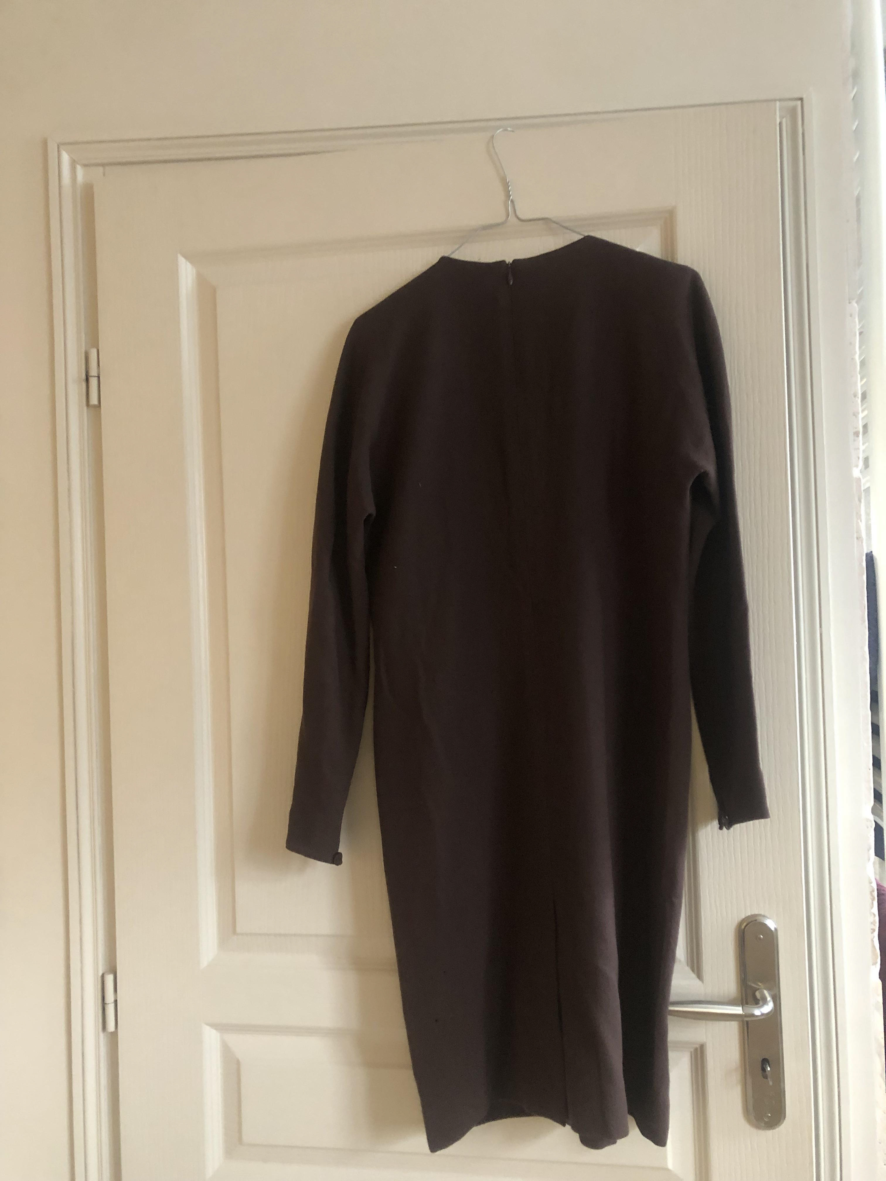 20 € - midi wool dress - bell sleeves, cutest and most elegant, with 100% english wool! brand: jean something studio size: UK 10 blessed with crazy sexy screenprinting.