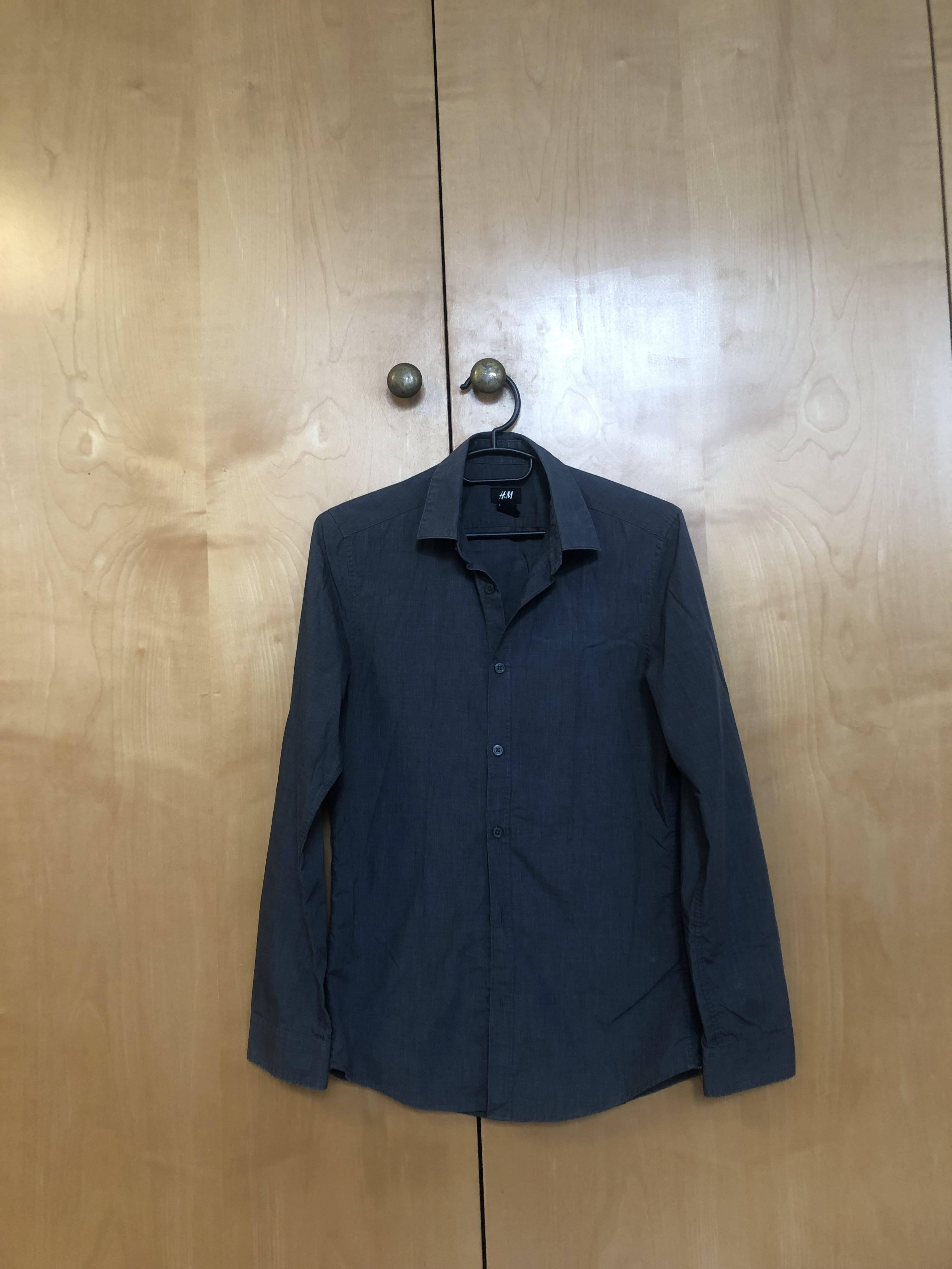 10 € - navy shirt - easy iron and SFW! brand: h&m size: XS blessed with crazy sexy screenprinting.