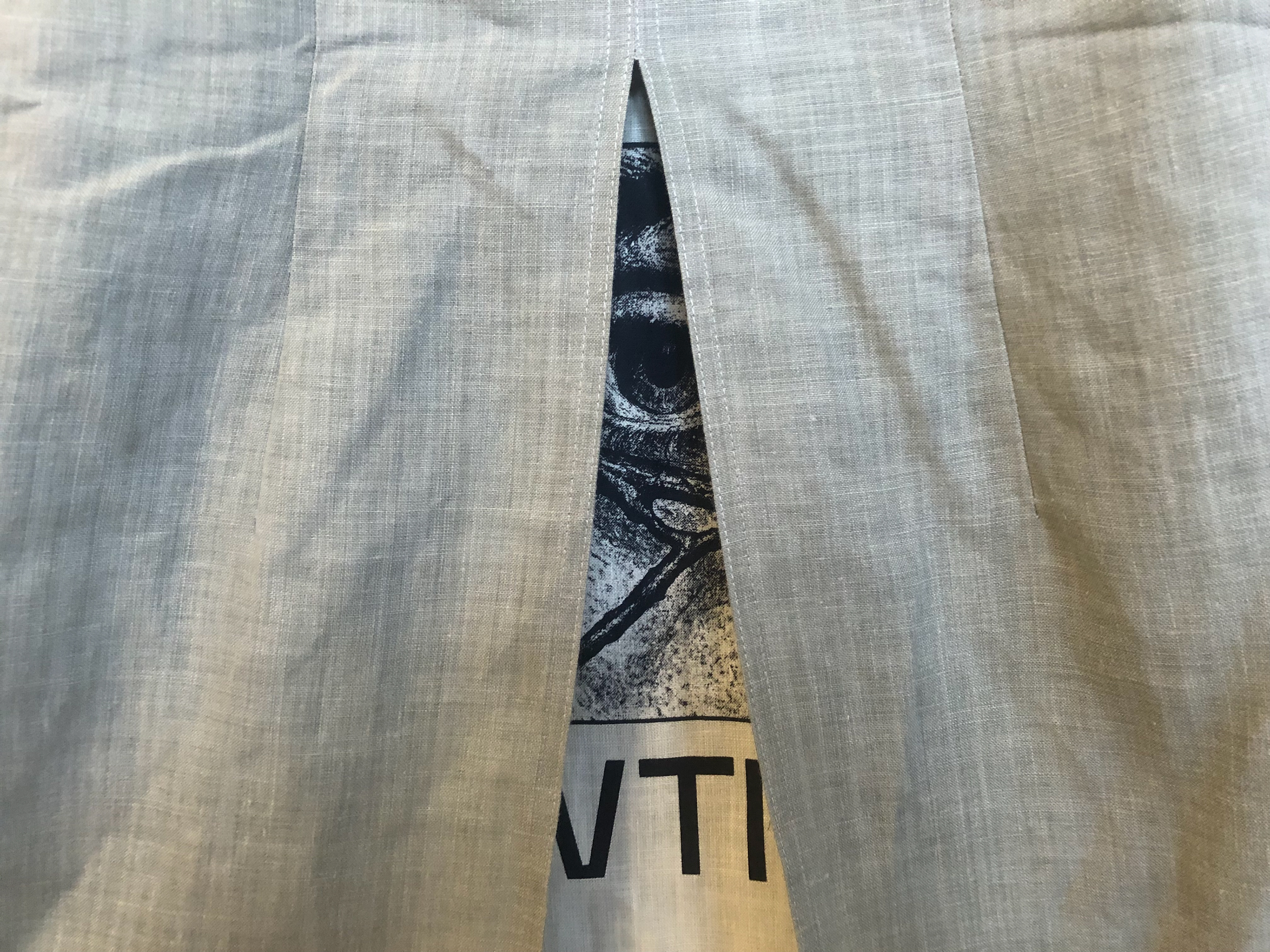20 € - illuminati linen dress - mysterious, surprising, linen-y, cutest-y! brand: armand thierry size: S blessed with really crazy sexy screenprinting.