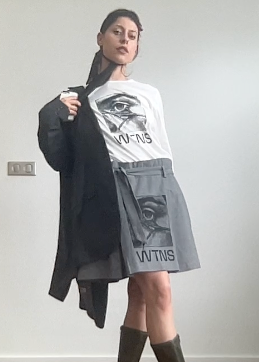 15 € - houndstooth skater skirt - elegant, flowy and very comfy with built-in belt brand: in extenso size: 38 women blessed with crazy sexy screenprinting.