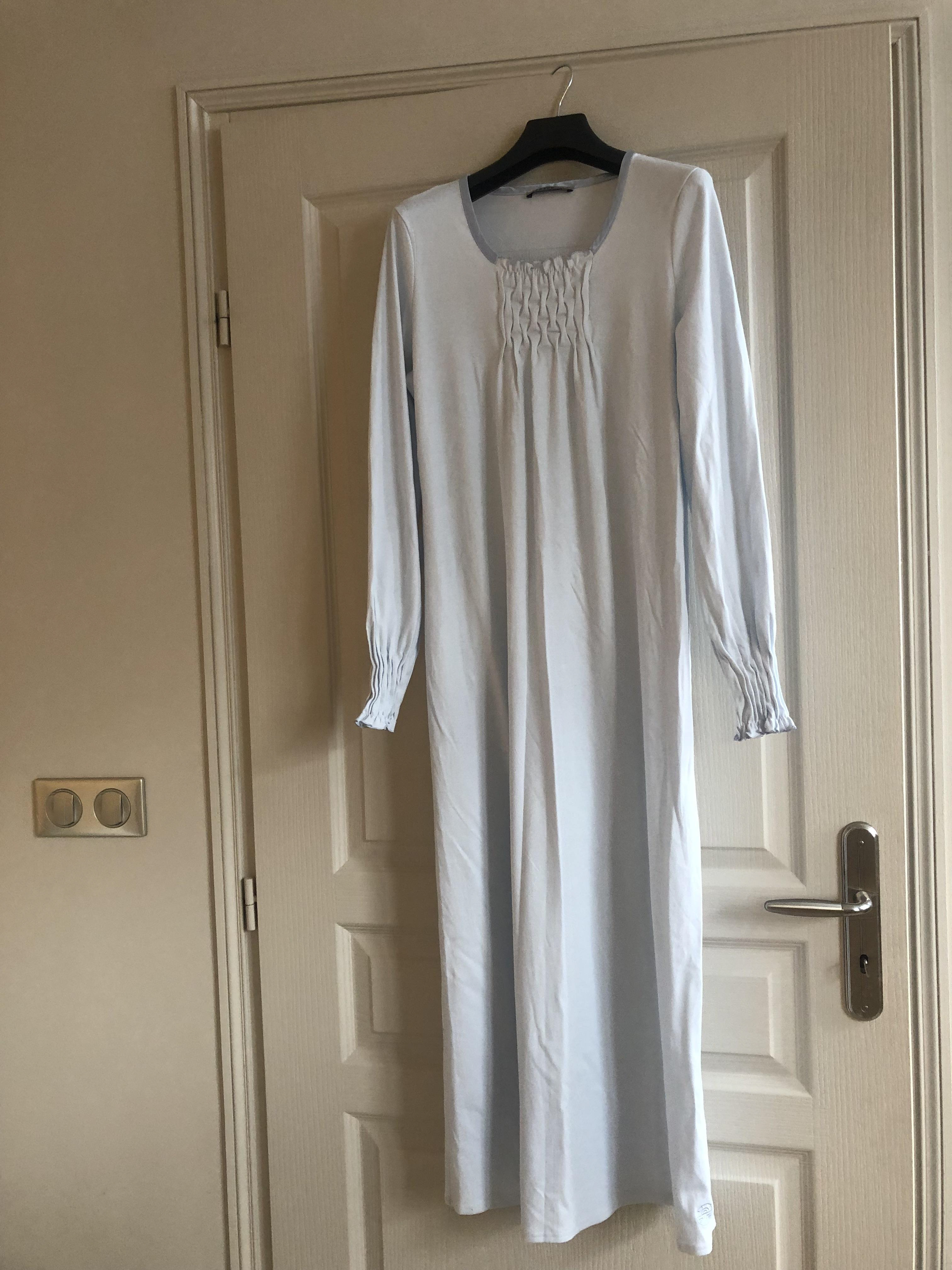 20 € - long ultrasoft dress - nightgown/ruffled legend - a showstopper actually brand: féraud paris size: 38 EU blessed with crazy sexy screenprinting.