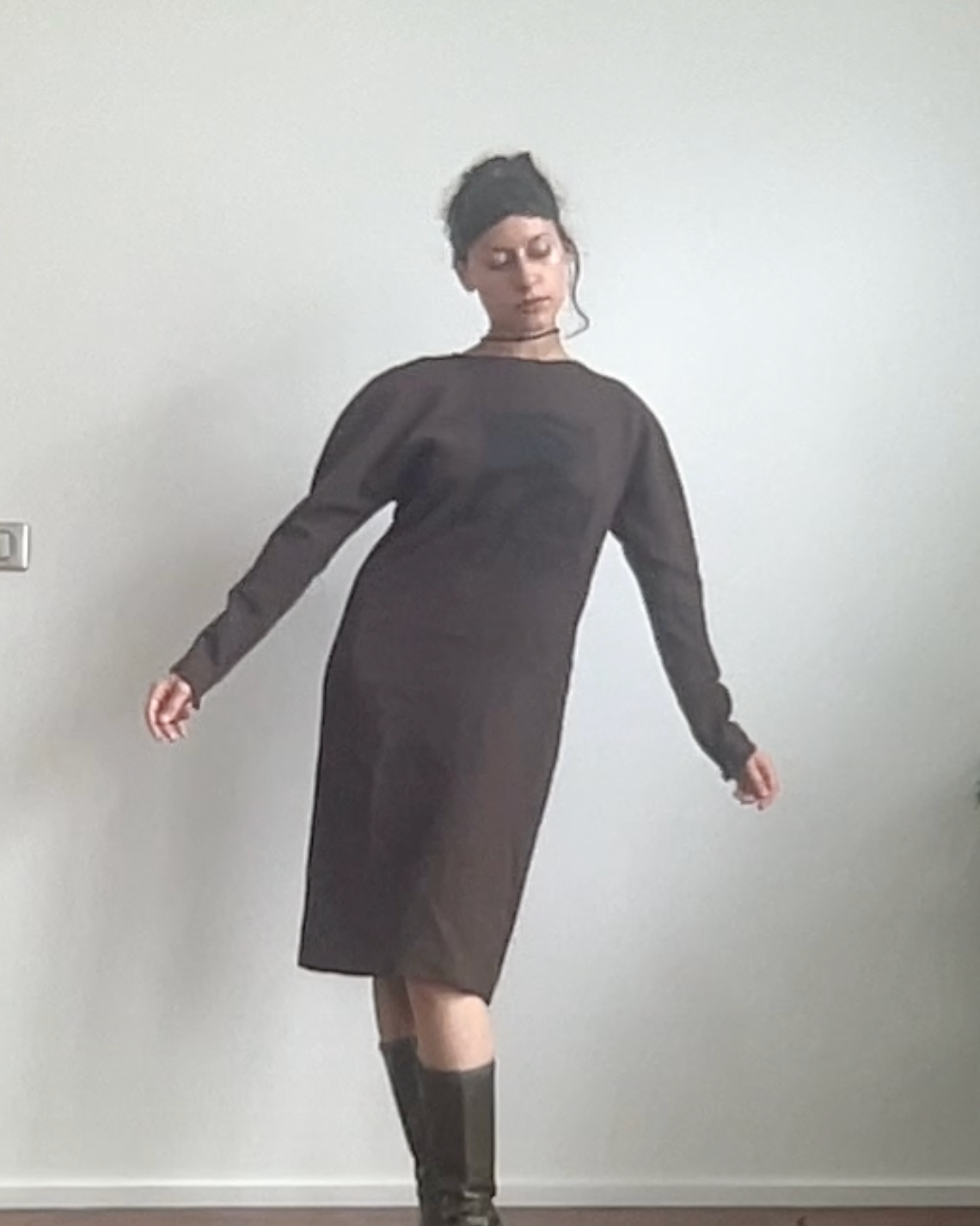 20 € - midi wool dress - bell sleeves, cutest and most elegant, with 100% english wool! brand: jean something studio size: UK 10 blessed with crazy sexy screenprinting.