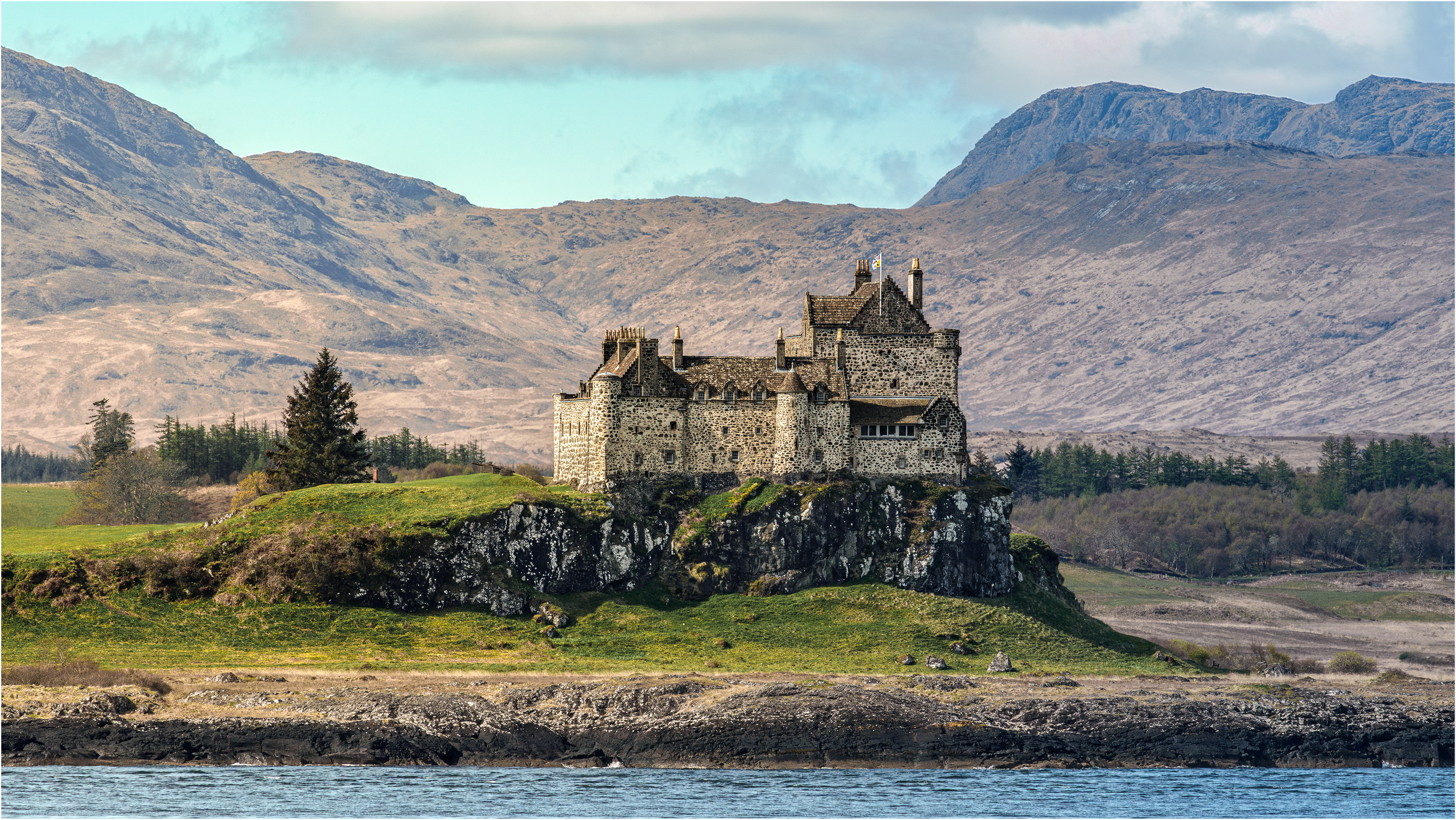 Duart Castle 14th Century, Home to the Clan Maclean: Isle of Mull, Scotland