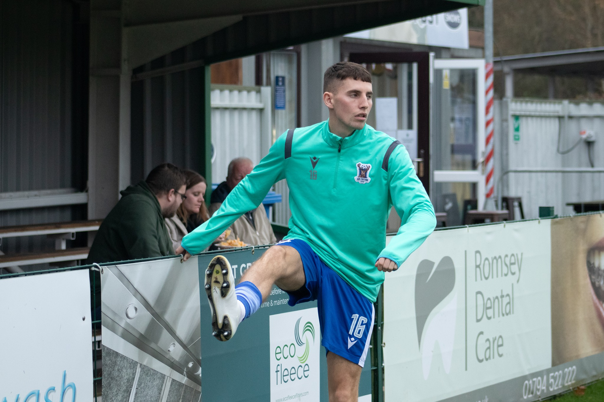 Luke Bennett warms up pre-match.