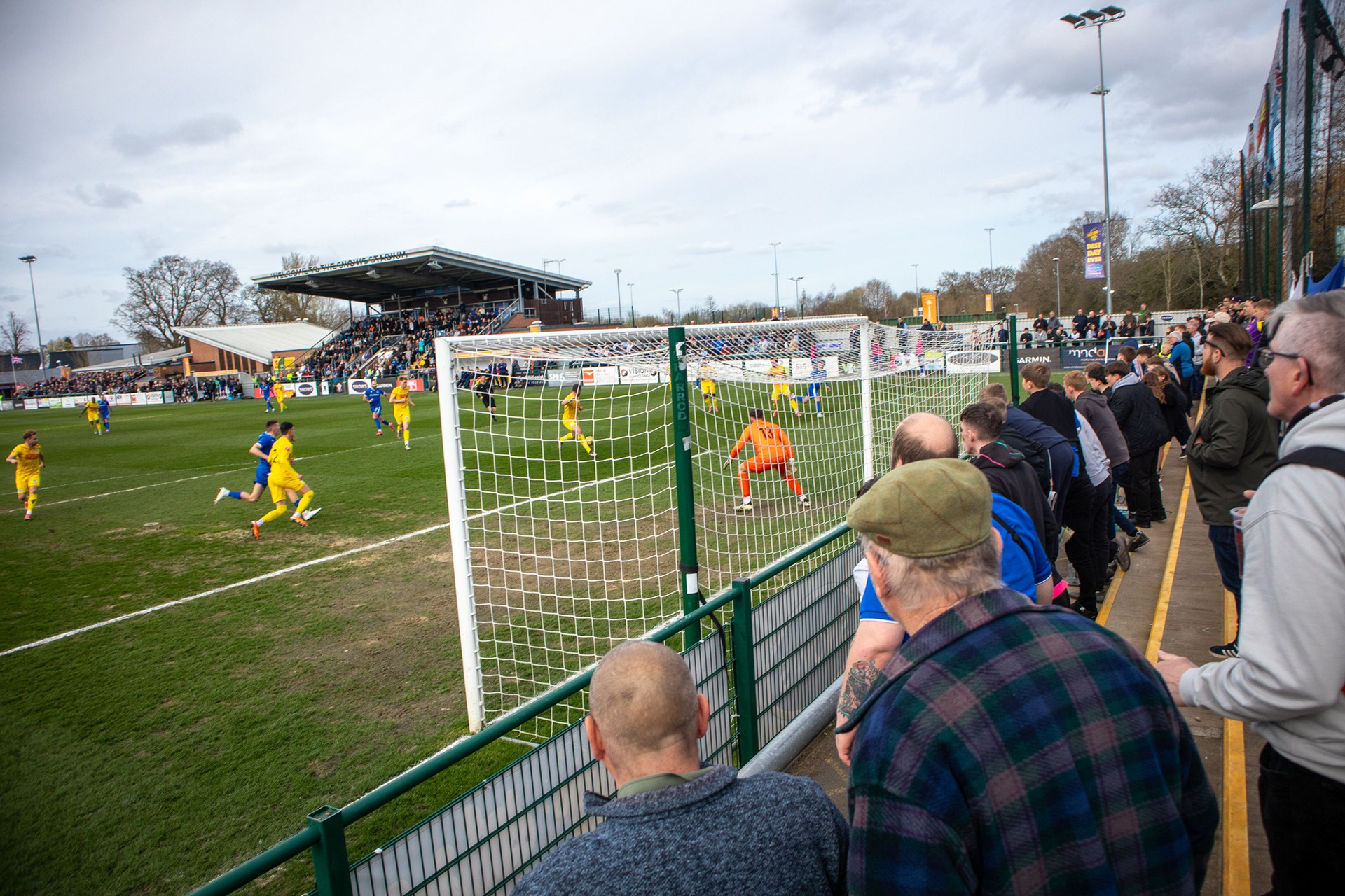 A fans POV of an attacking situation.