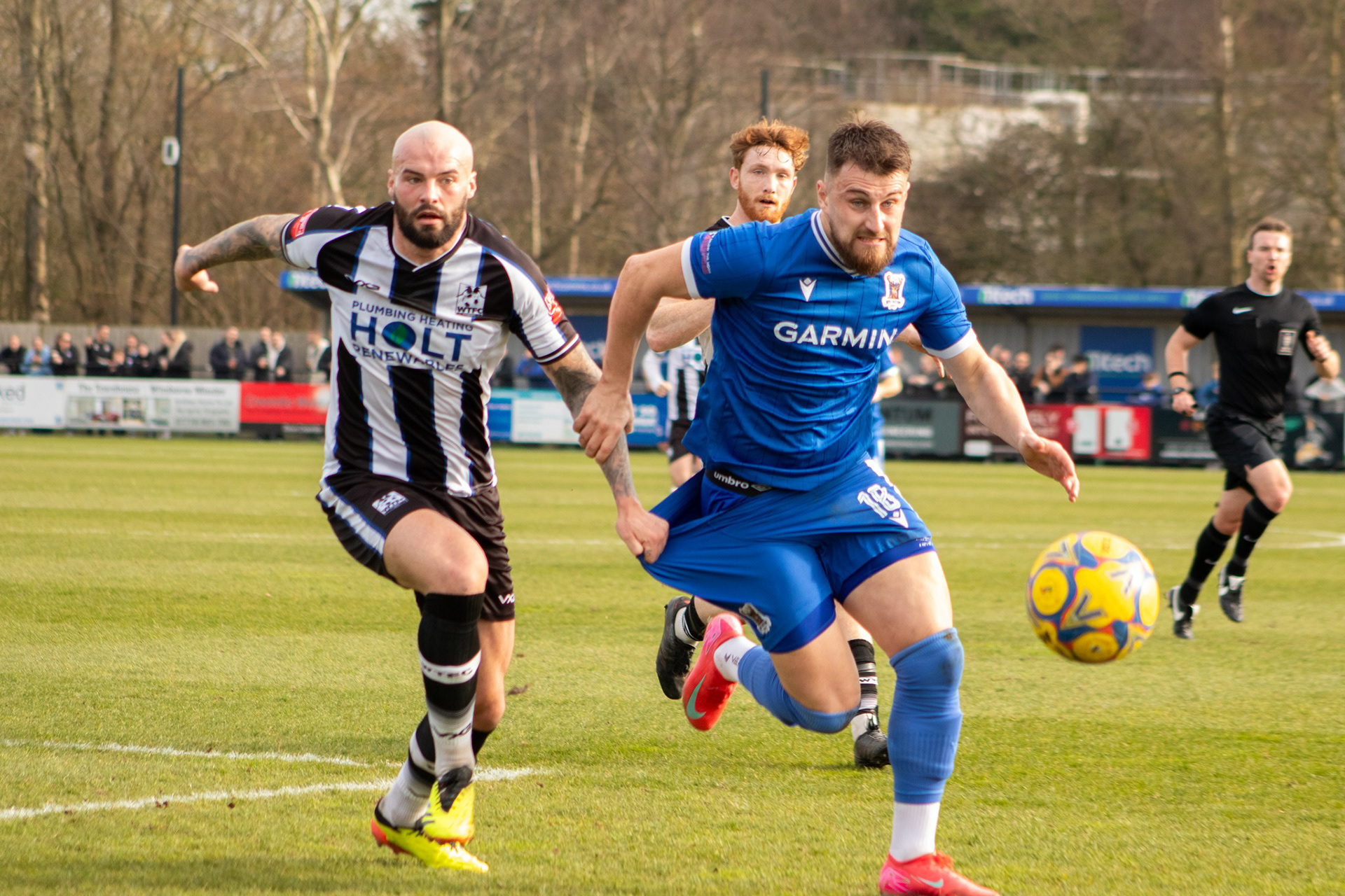 Tony Lee chases down the ball.