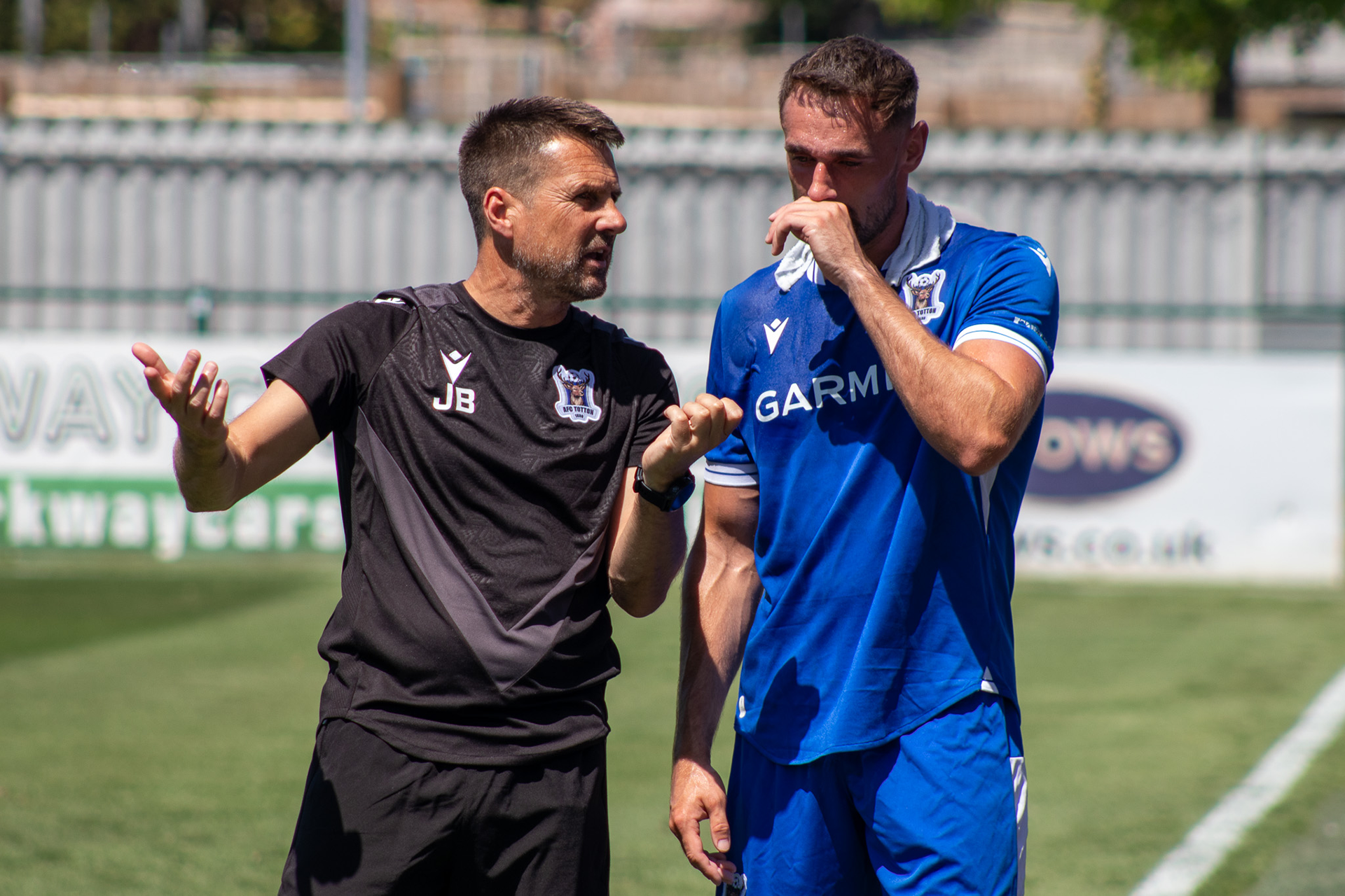 Jimmy Ball speaks to Brandon Haunstrup during a drinks break.