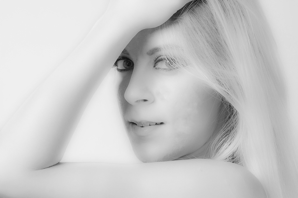 Nahes Portrait mit ruhigem Blick und weichem Licht, Portraitfotografie in Bremen