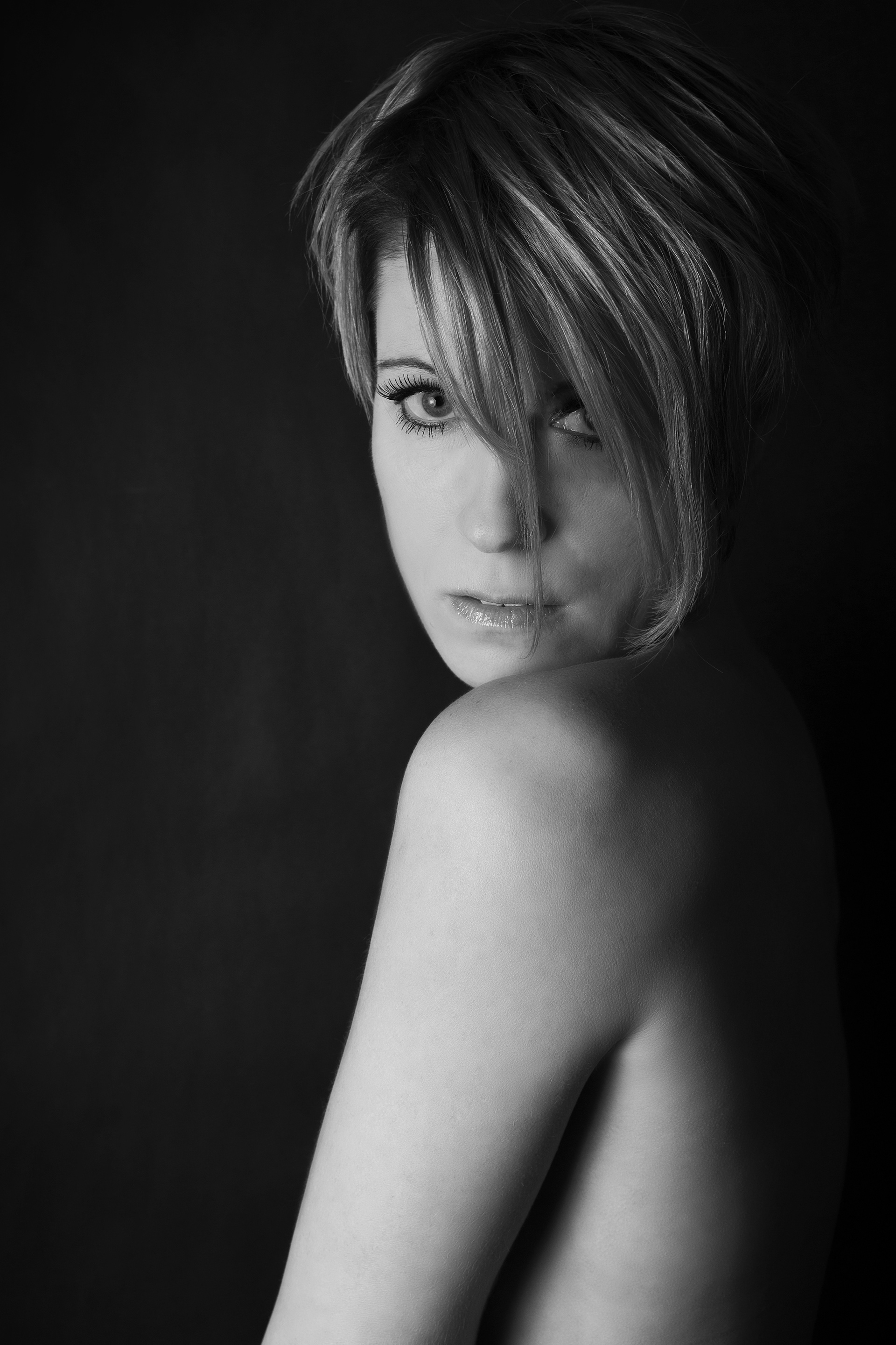 Schwarzweiß Portrait mit Fokus auf Gesicht und Ausdruck, Portraitfotograf Bremen