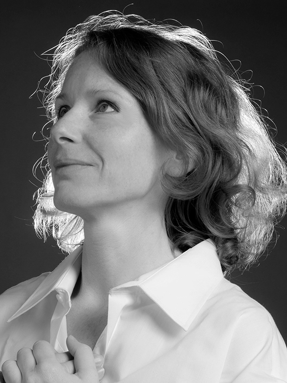 Schwarzweiß Portrait mit Fokus auf Gesicht und Ausdruck, Portraitfotograf Bremen