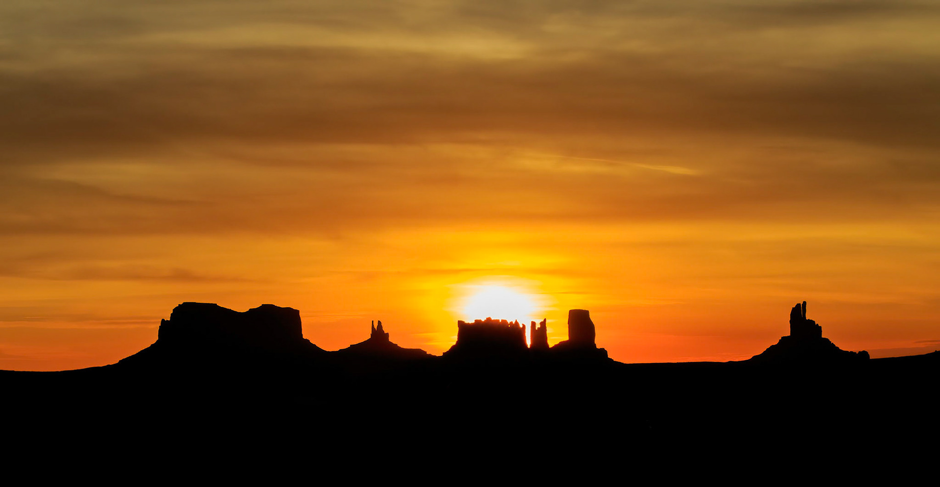 Sunrise Monument Valley (Apr-16)