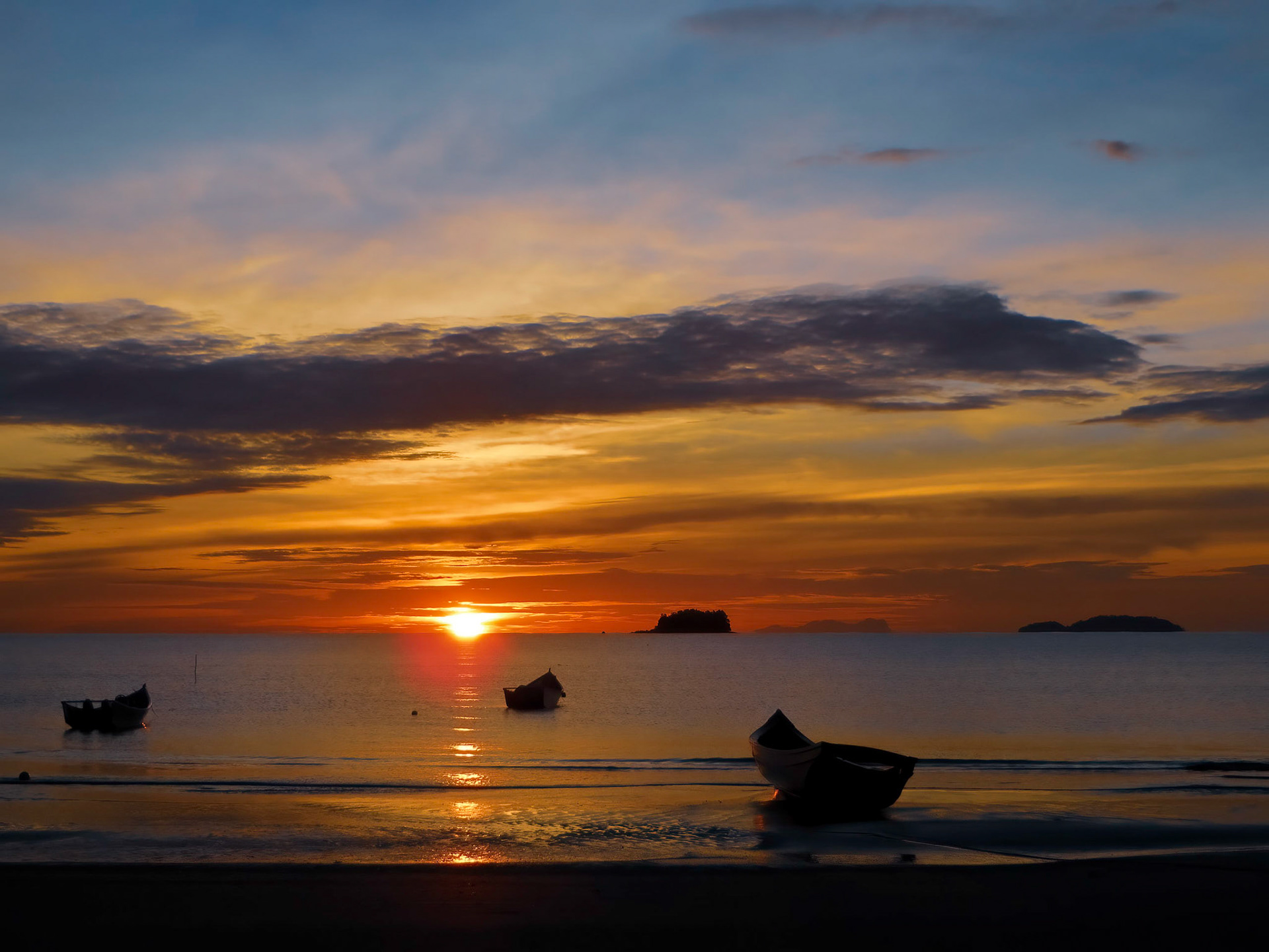 Sunset over theSouth China sea, Telok Serabang, Borneo (Oct-16)