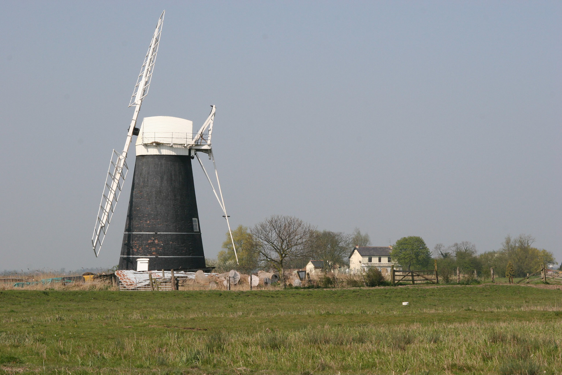 Mutton's Mill without a Fantail (April 2005)