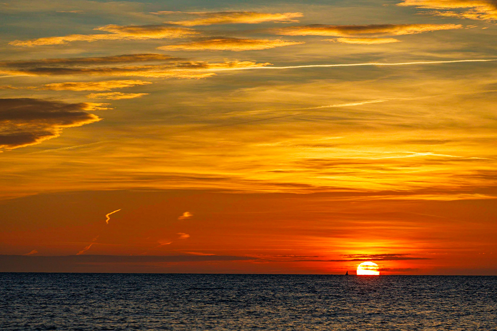 Sunrise over the North Sea at Great Yarmouth (Nov-21)