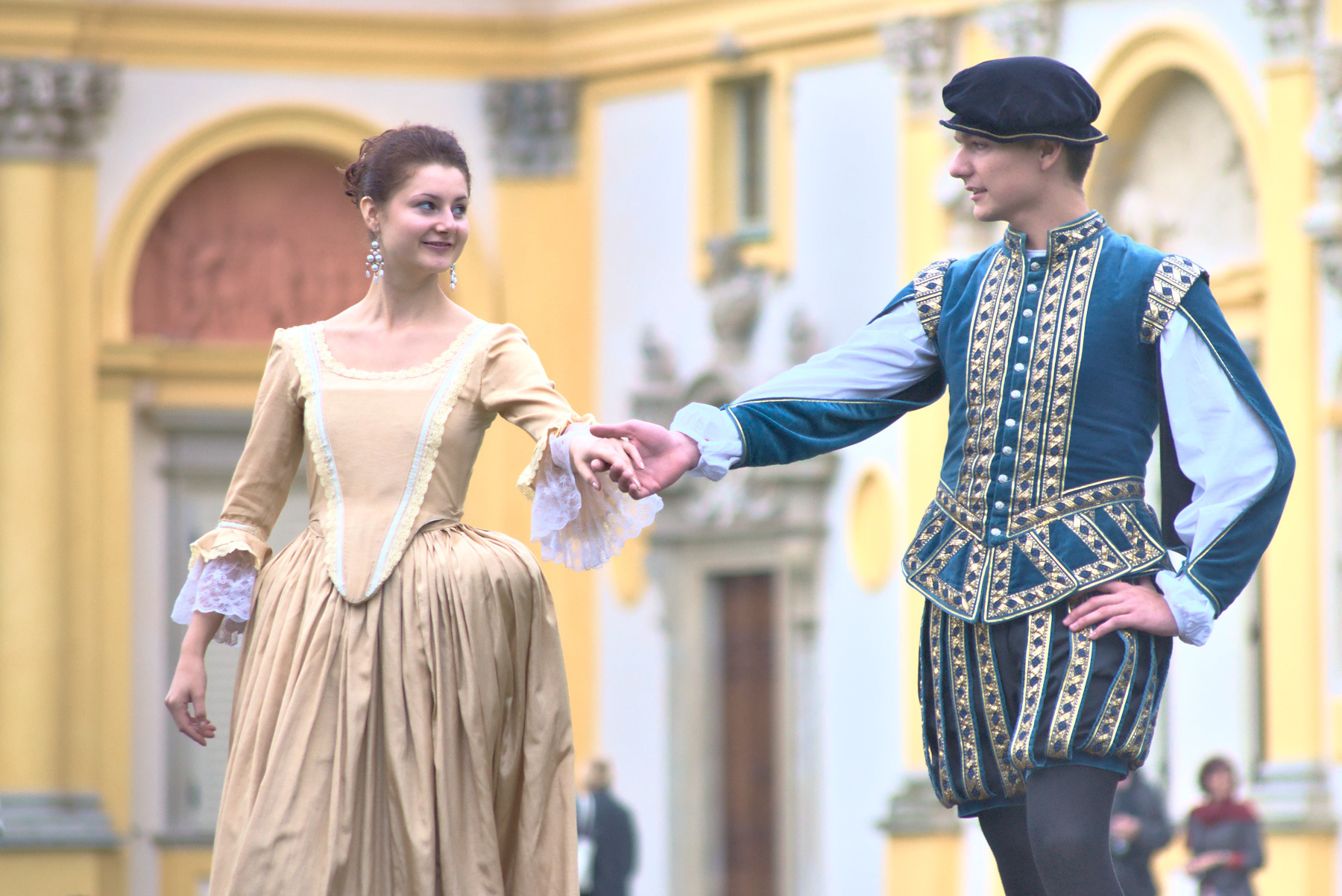 Ensemble Gratia Iuvenis shows the historical Court dances - Wilanow Days event