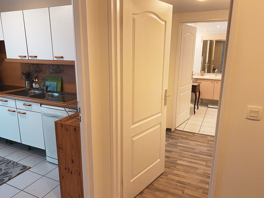 Kitchen & hall