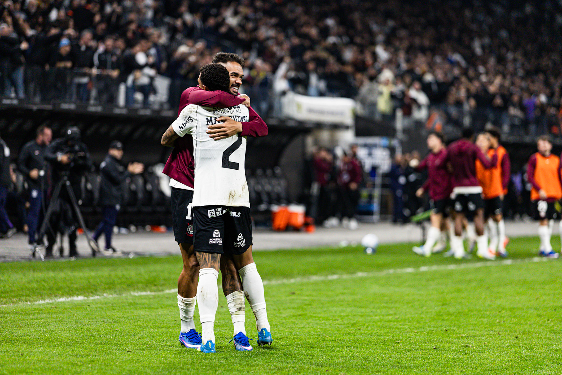 Jogadores do Corinthians comemorando gol da vitória contra o Atlético Mineiro, válida pelo campeonato Brasileiro série A.