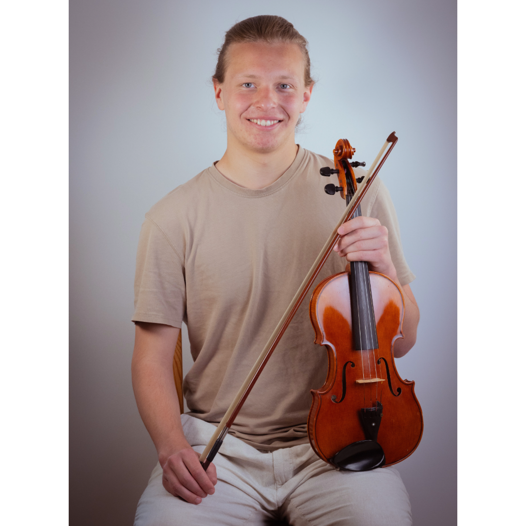 Jael Schneider (Violinist)
