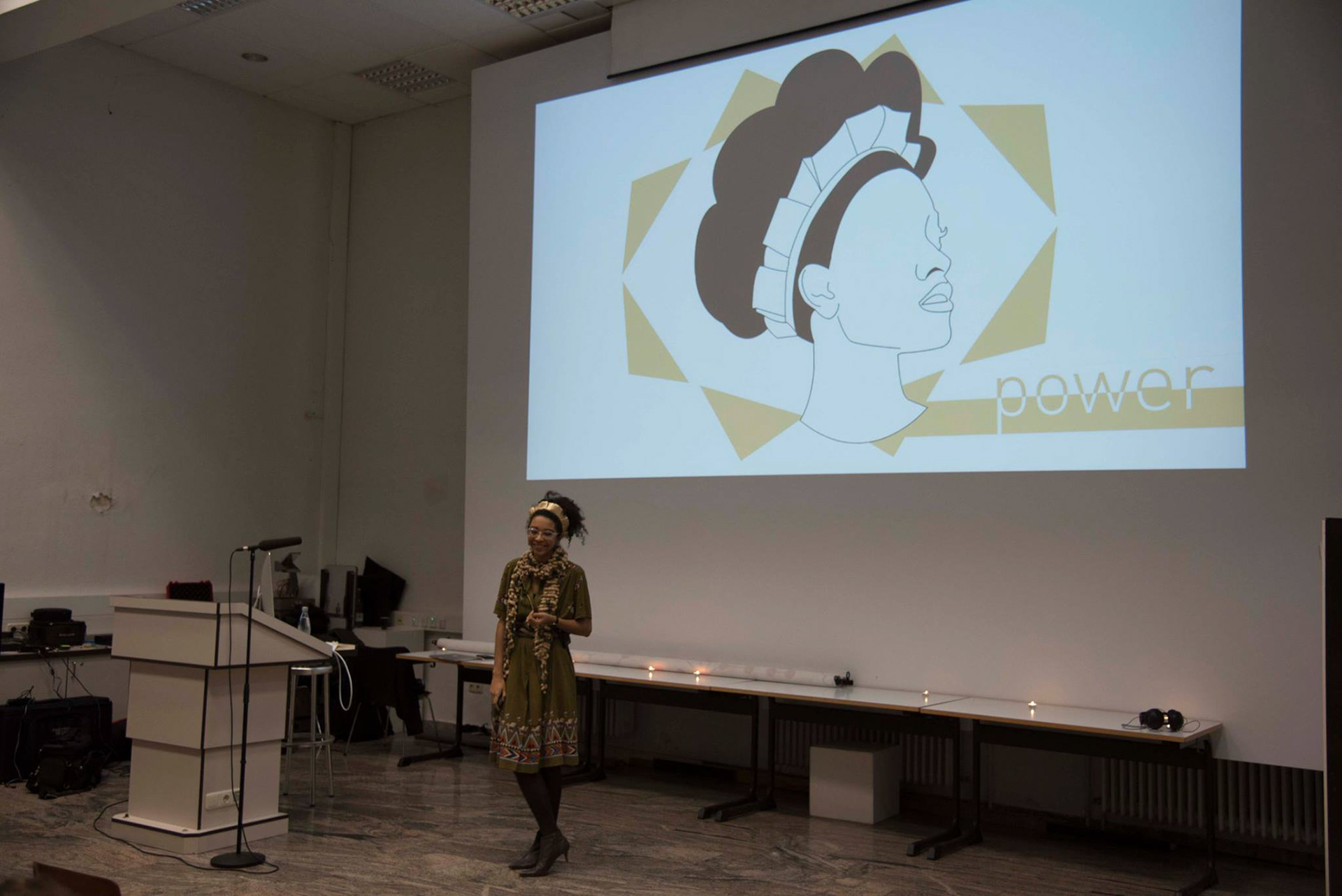 Paula – Empowering through Design. Where does cultural appreciation start and cultural appropriation in design begin? Design can empower communities, but where does cultural appreciation end and cultural appropriation begin? A personal journey towards the development of an accessory for afro-textured hair.