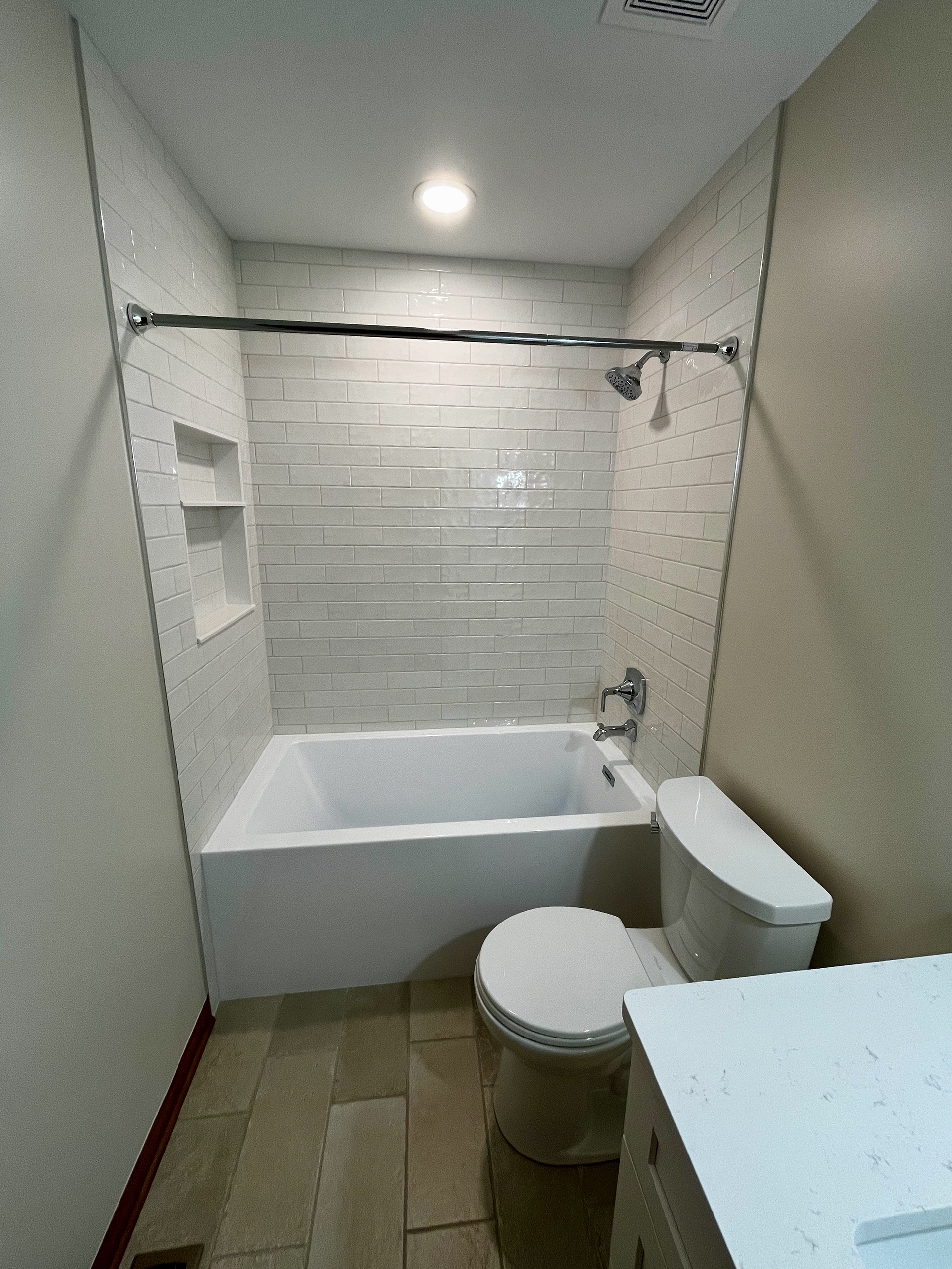 Geneva - Hall Bath