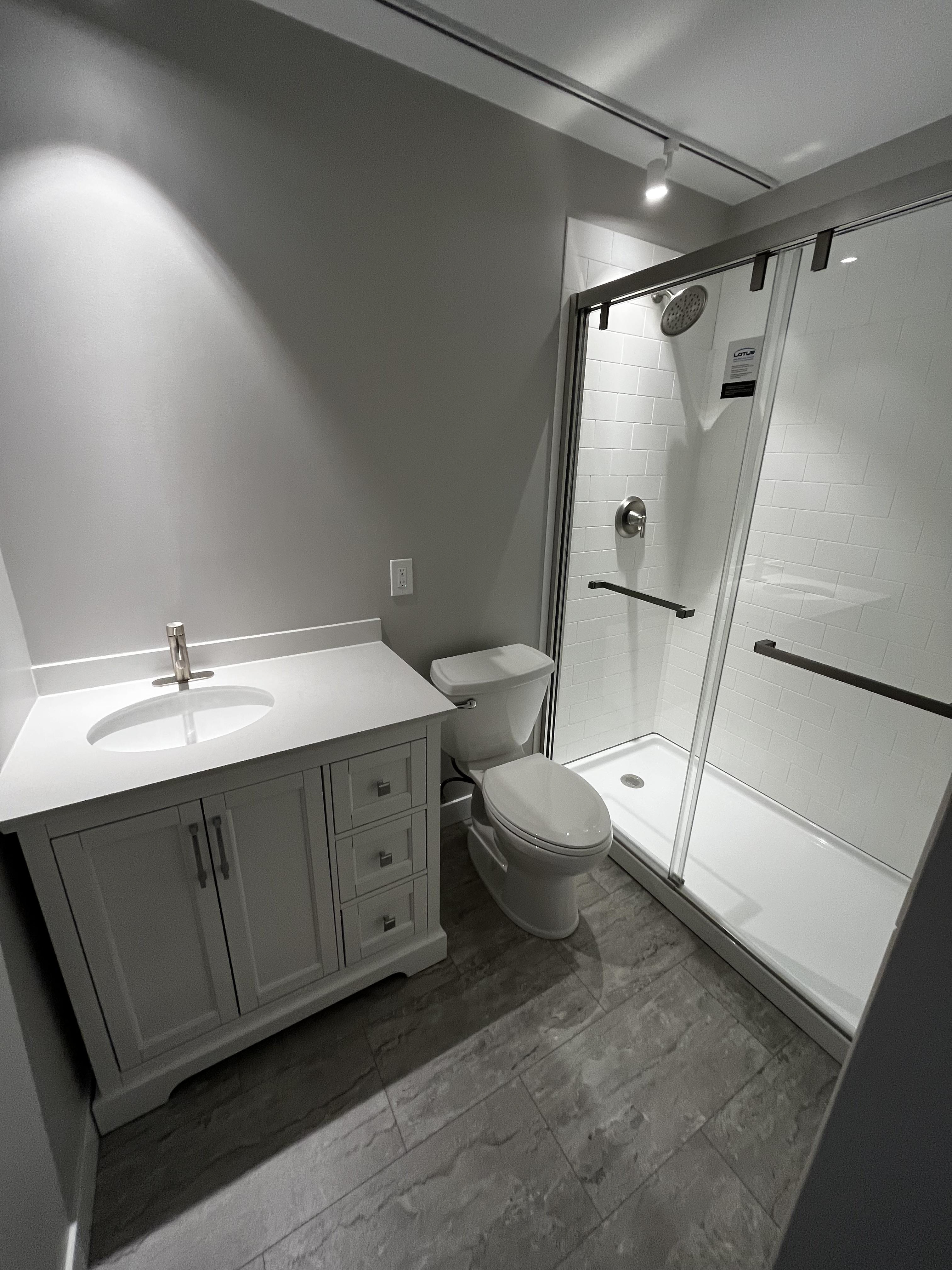 Elk Grove - Hall Bath