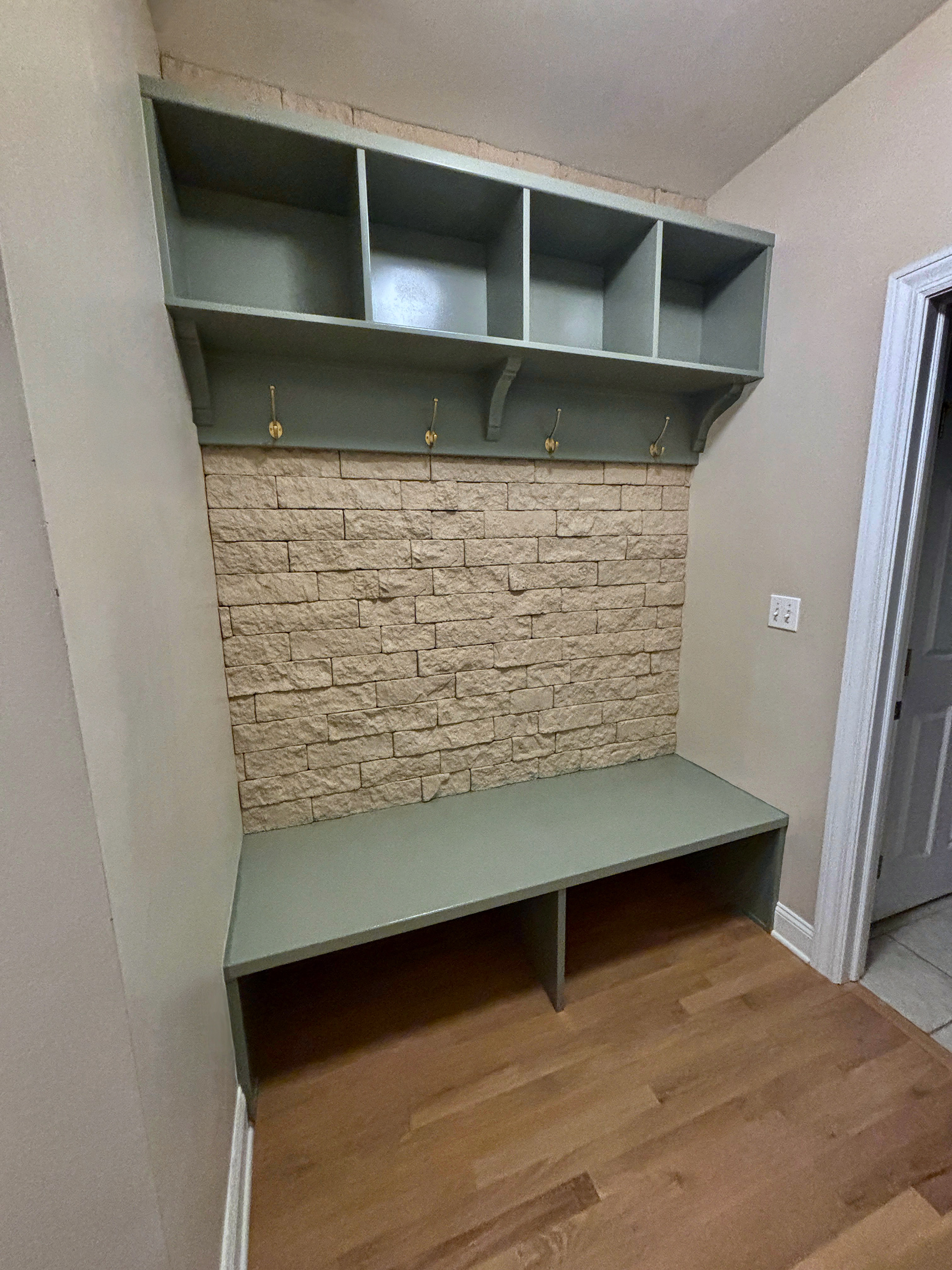 Geneva - Mud Rm Built-in 