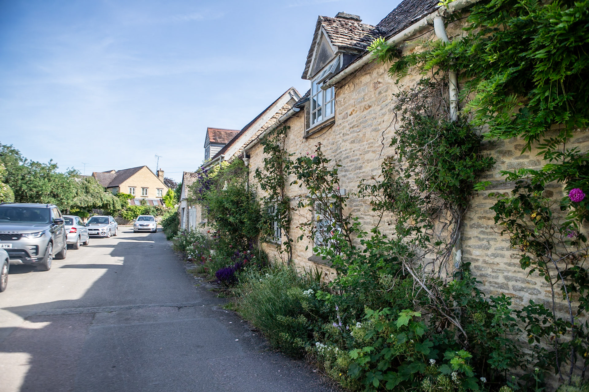 Bampton is a historic market town (also known as Bampton-in-the-Bush) best known as the real-world filming location for the village in Downton Abbey. It dates back to the Domesday Book of 1086