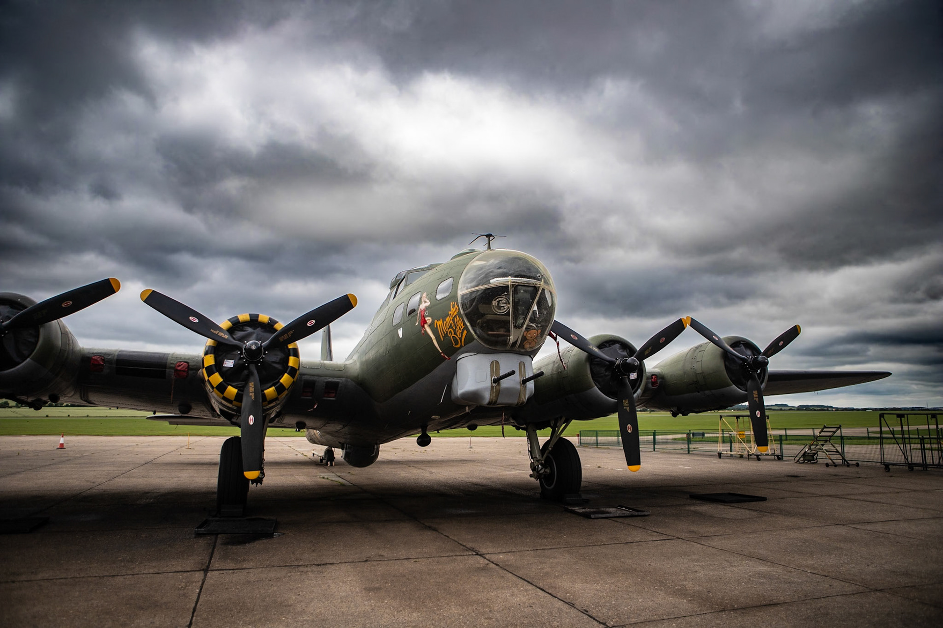 The Boeing B-17 Flying Fortress is an iconic four-engine heavy bomber used extensively during World War II. Renowned for its heavy defensive armament and ability to endure brutal combat damage, the "Flying Fortress" became the backbone of the Allied daylight strategic bombing campaigns against Germany
