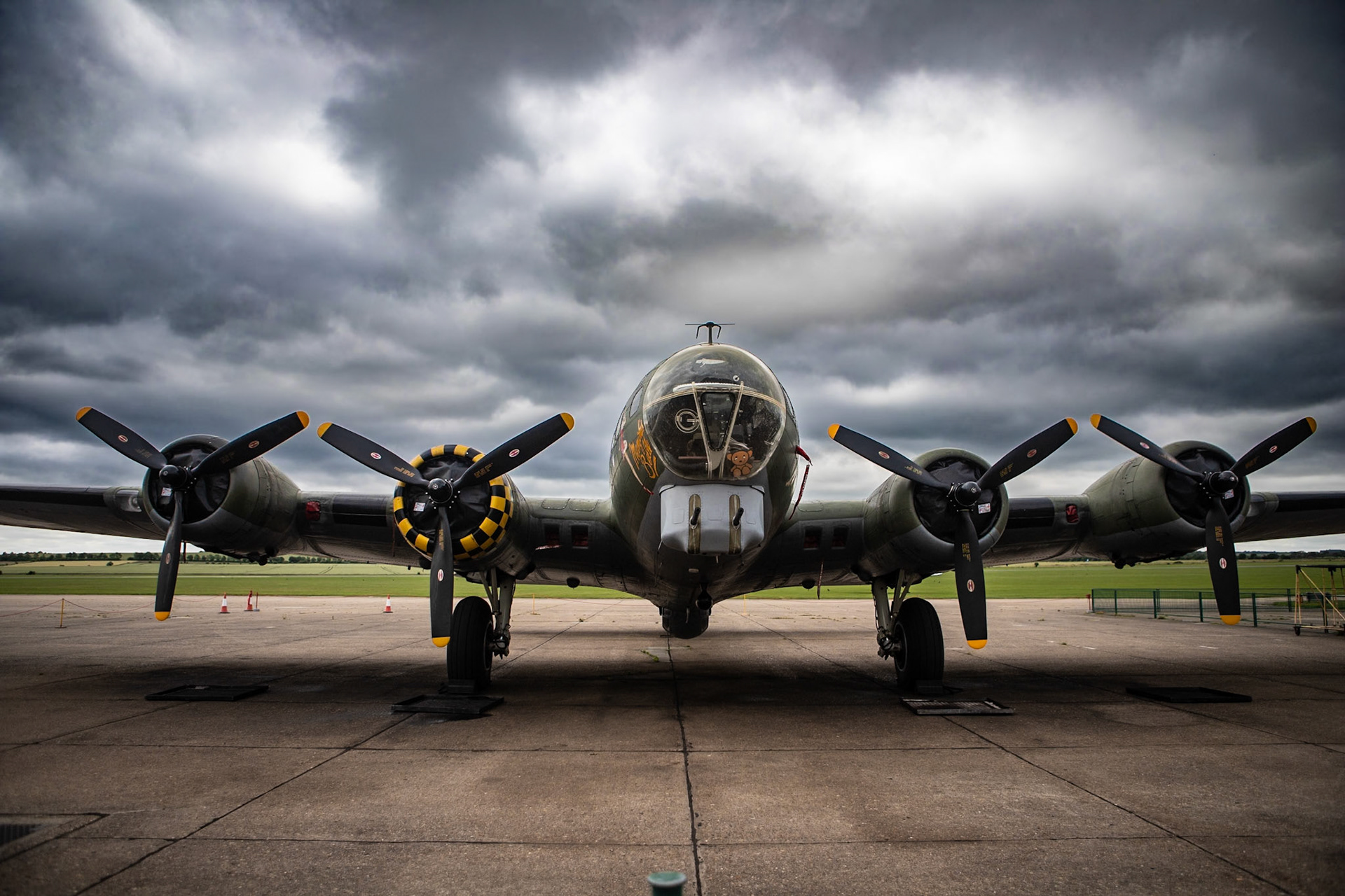 The Boeing B-17 Flying Fortress is an iconic four-engine heavy bomber used extensively during World War II. Renowned for its heavy defensive armament and ability to endure brutal combat damage, the "Flying Fortress" became the backbone of the Allied daylight strategic bombing campaigns against Germany